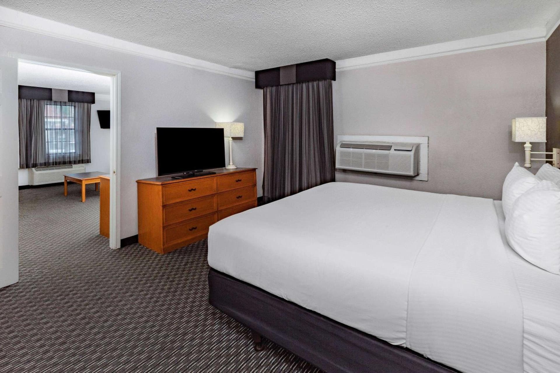 La Quinta Inn by Wyndham Laredo I-35 gallery photo in Laredo, TX — image 35