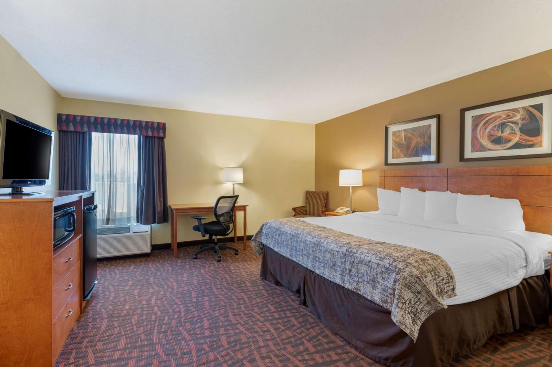 Best Western Louisville East Inn & Suites property views in Louisville, KY — gallery photo 3