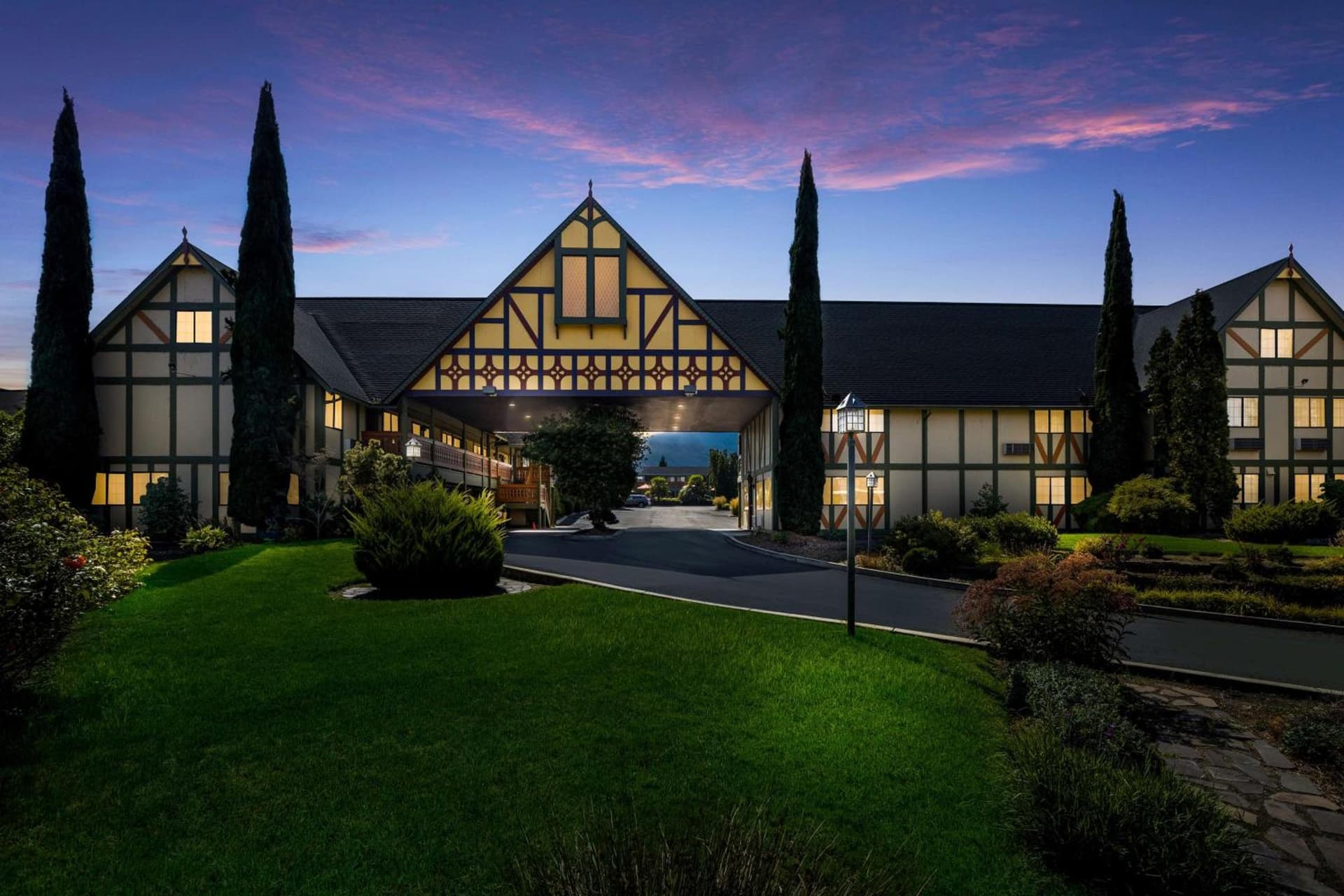 Best Western Windsor Inn featured exterior or lobby in Ashland, OR — similar hotel