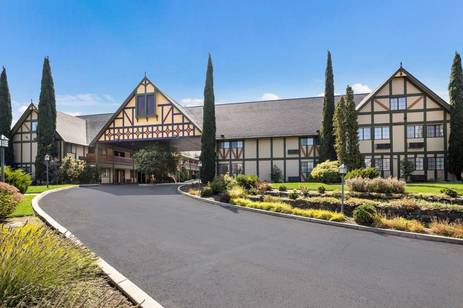 Best Western Windsor Inn property views in Ashland, OR — gallery photo 3