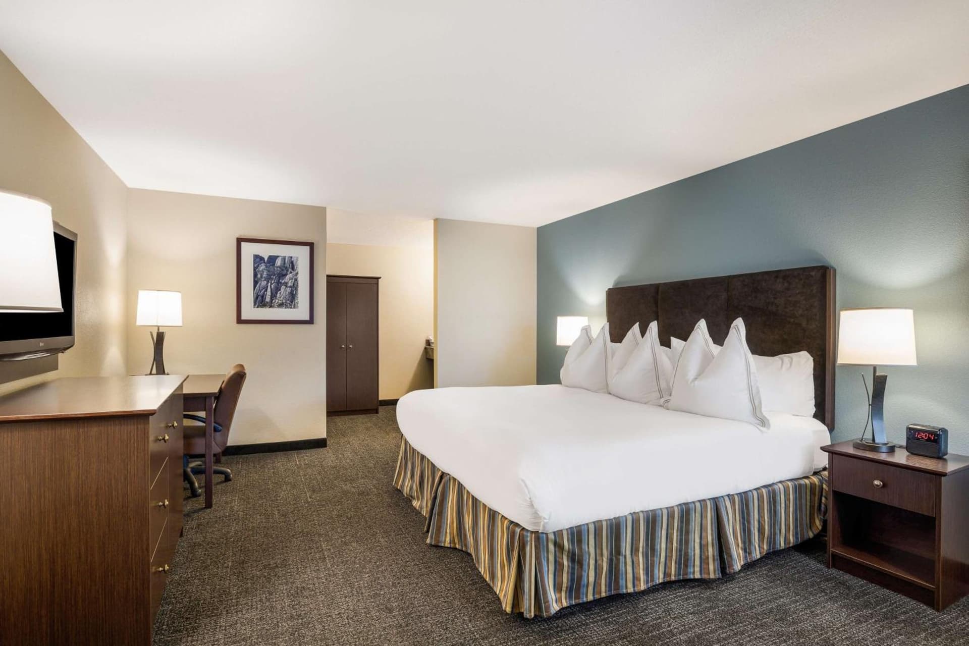 Best Western Windsor Inn interior in Ashland, OR — gallery photo 2