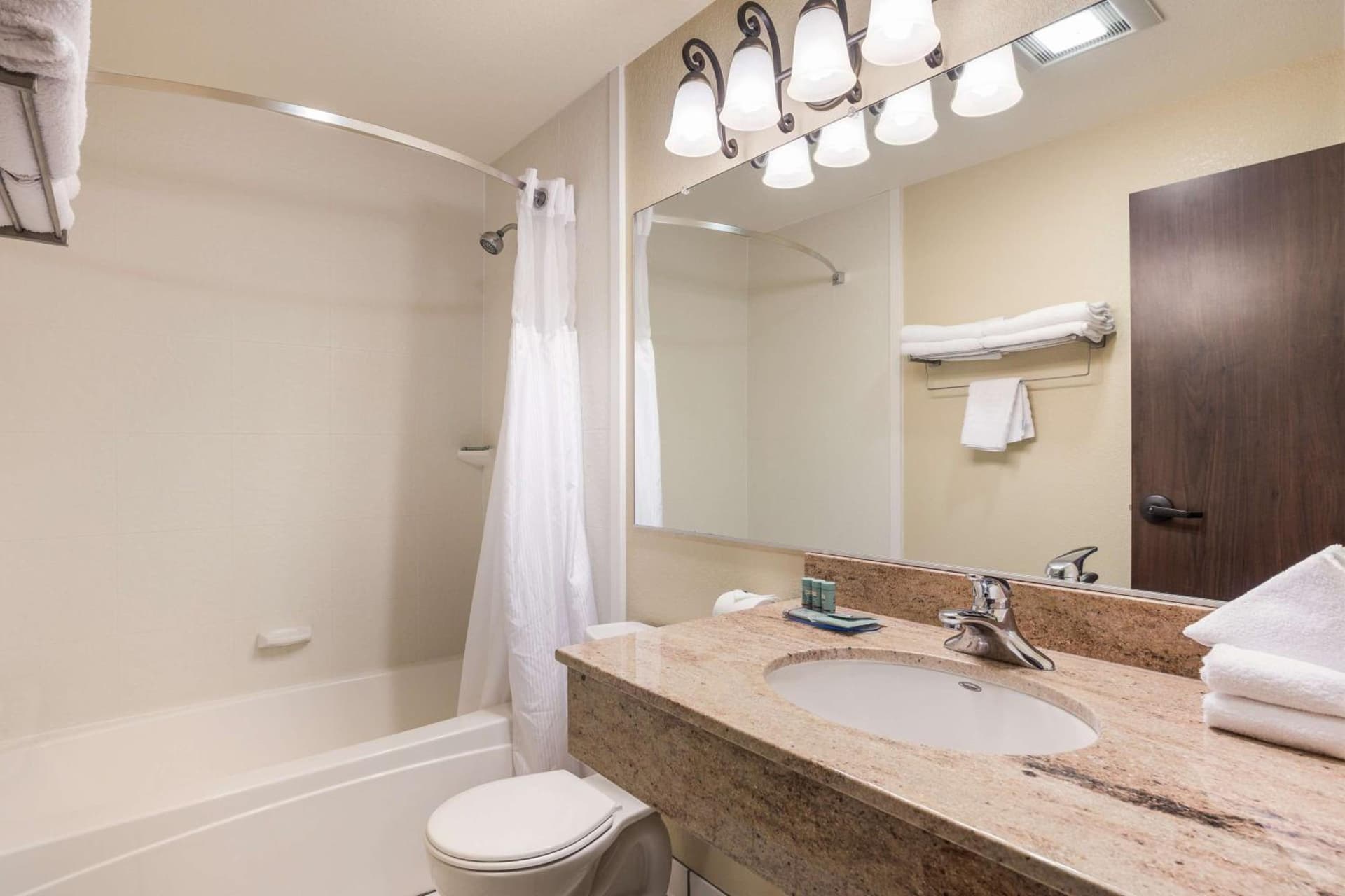 Best Western Windsor Inn property views in Ashland, OR — gallery photo 3