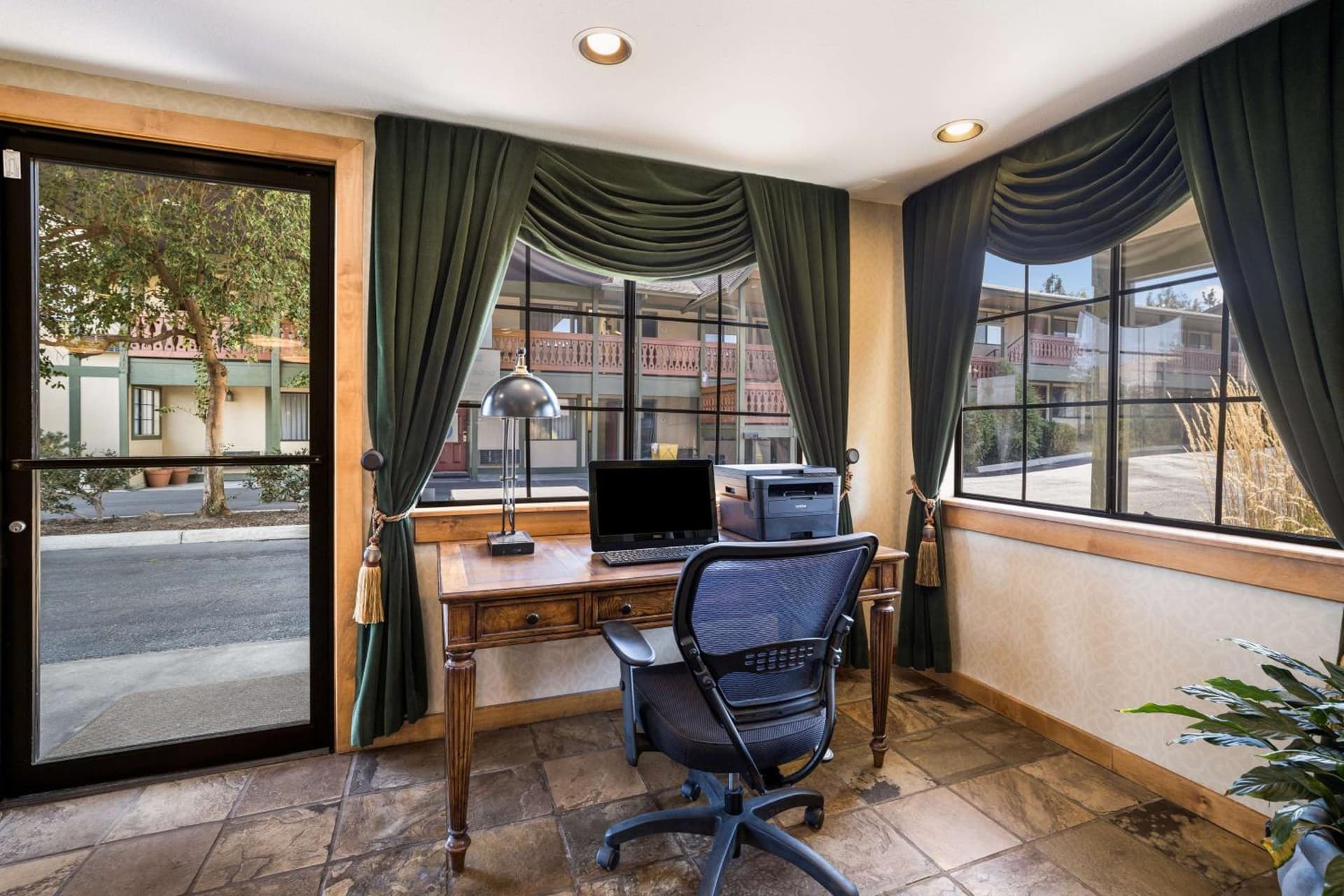 Best Western Windsor Inn gallery photo in Ashland, OR — image 35