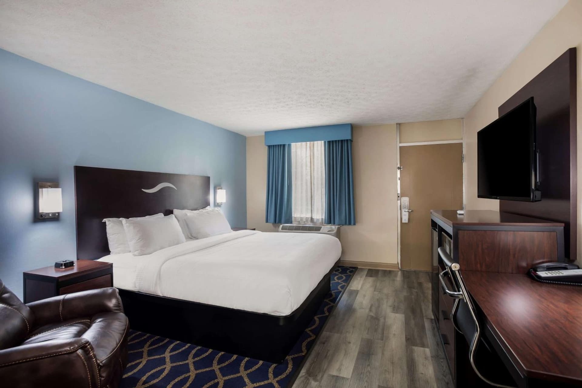 SureStay Hotel by Best Western Bardstown General Nelson property views in Bardstown, KY — gallery photo 3