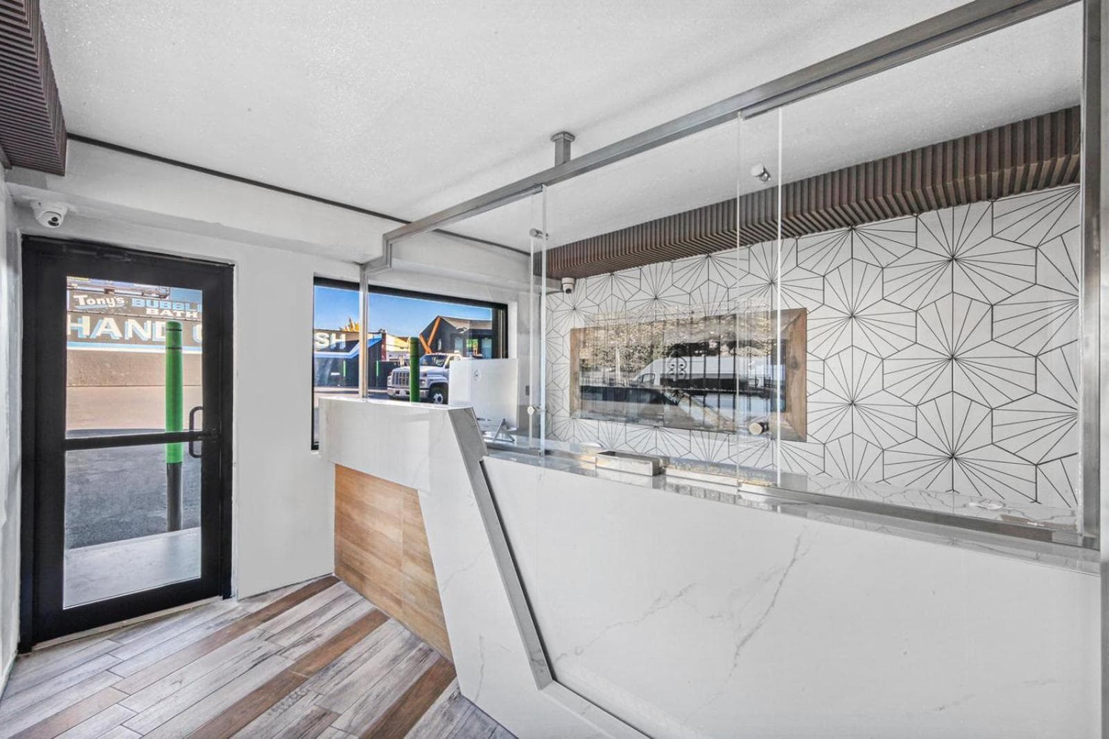 Hotel OPUS Bronx Near Bay Plaza Mall gallery photo in Bronx, NY — image 5