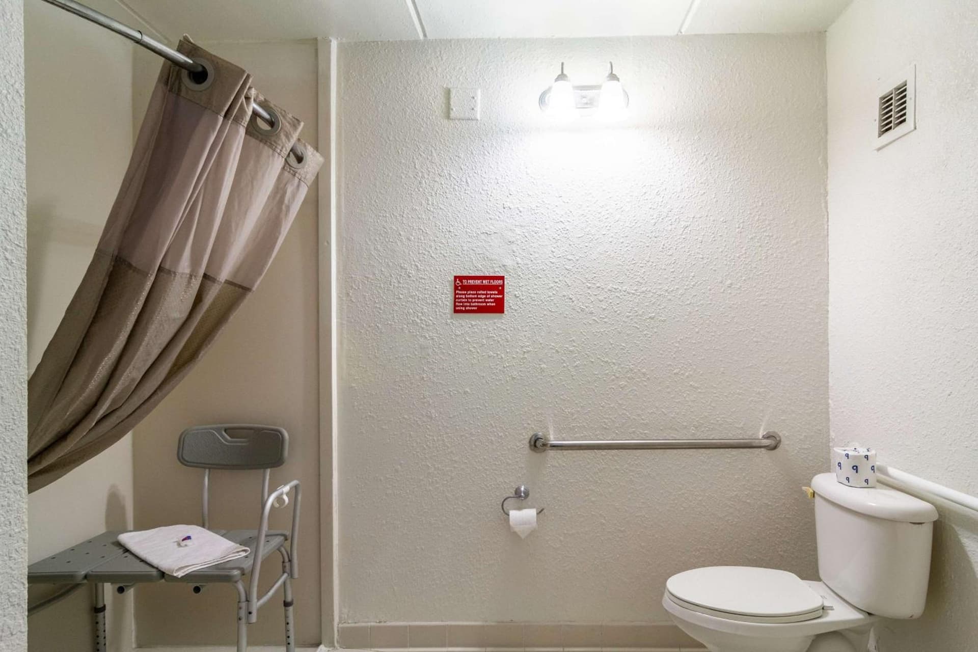 Motel 6-Brunswick, GA interior in Brunswick, GA — gallery photo 2