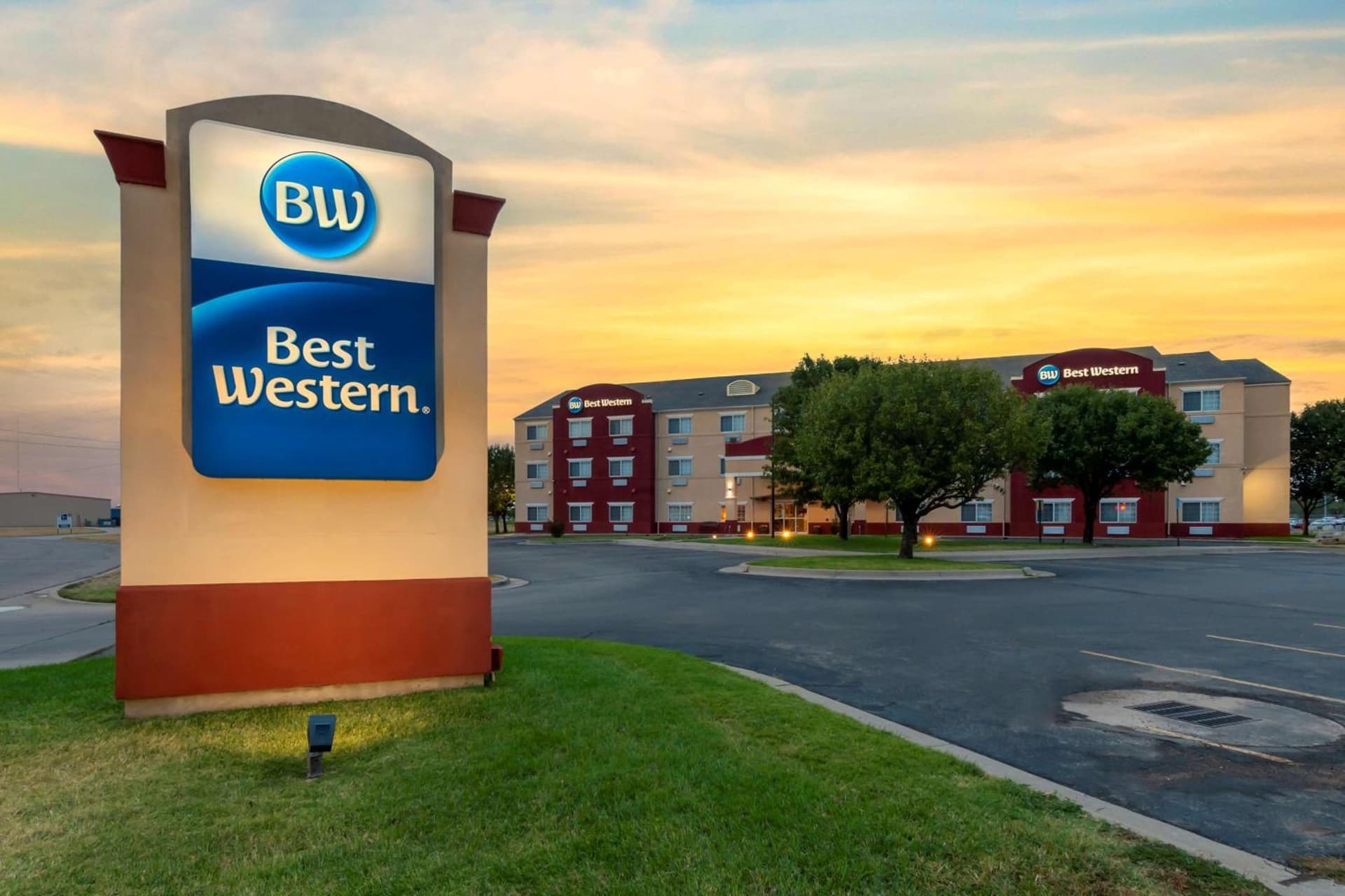 Best Western Governors Inn and Suites featured exterior or lobby in Wichita, KS — similar hotel