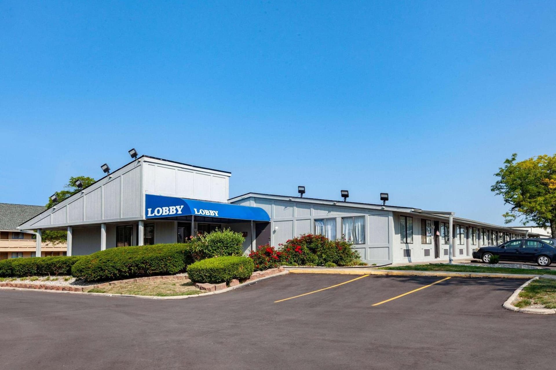 Travelodge by Wyndham Monroe featured exterior or lobby in Monroe, MI — similar hotel
