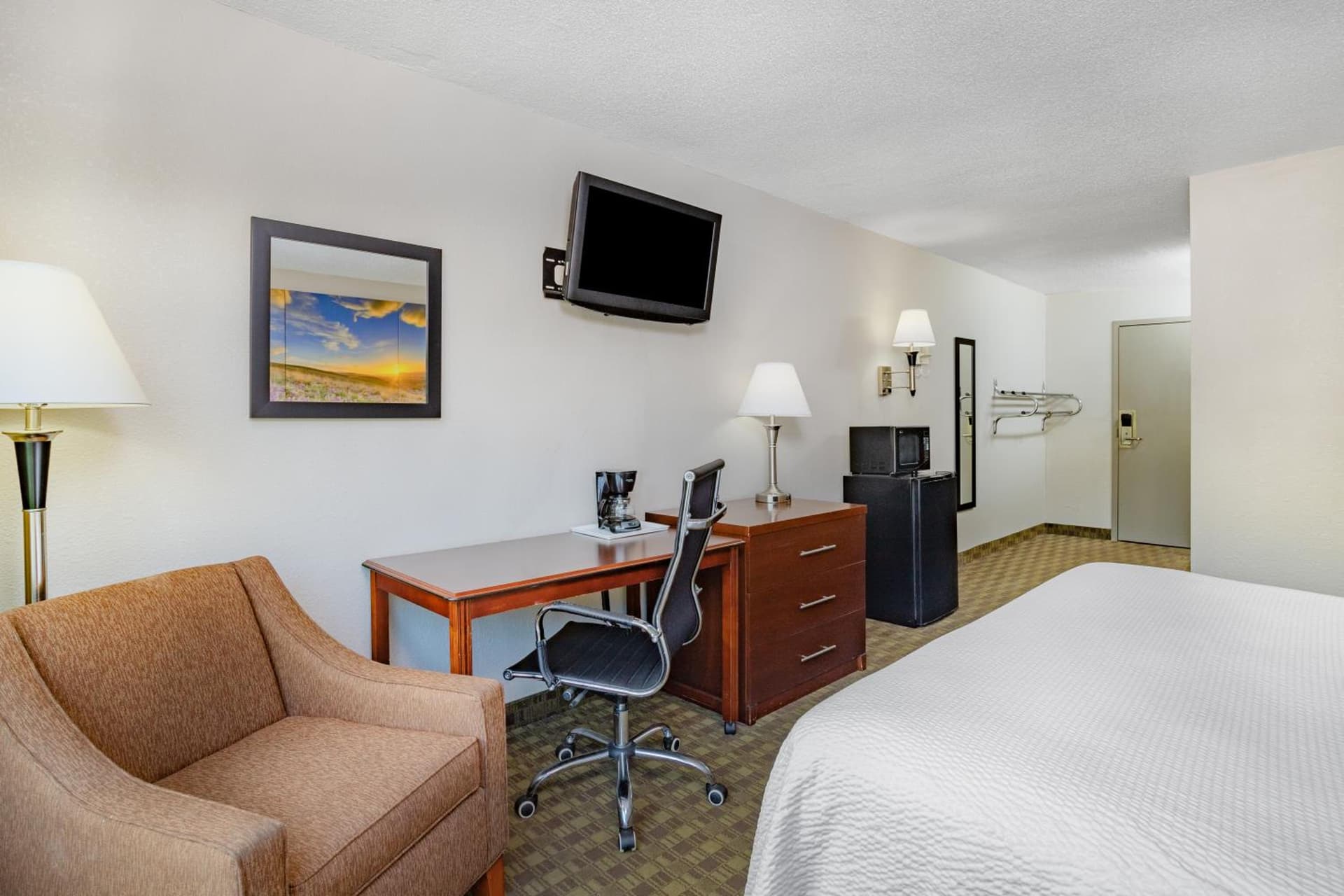 Days Inn by Wyndham Cambridge gallery photo in Cambridge, OH — image 7