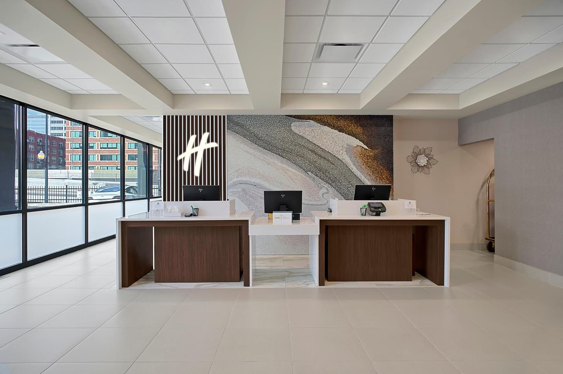 Holiday Inn & Suites Chicago-Downtown by IHG interior in Chicago, IL — gallery photo 2