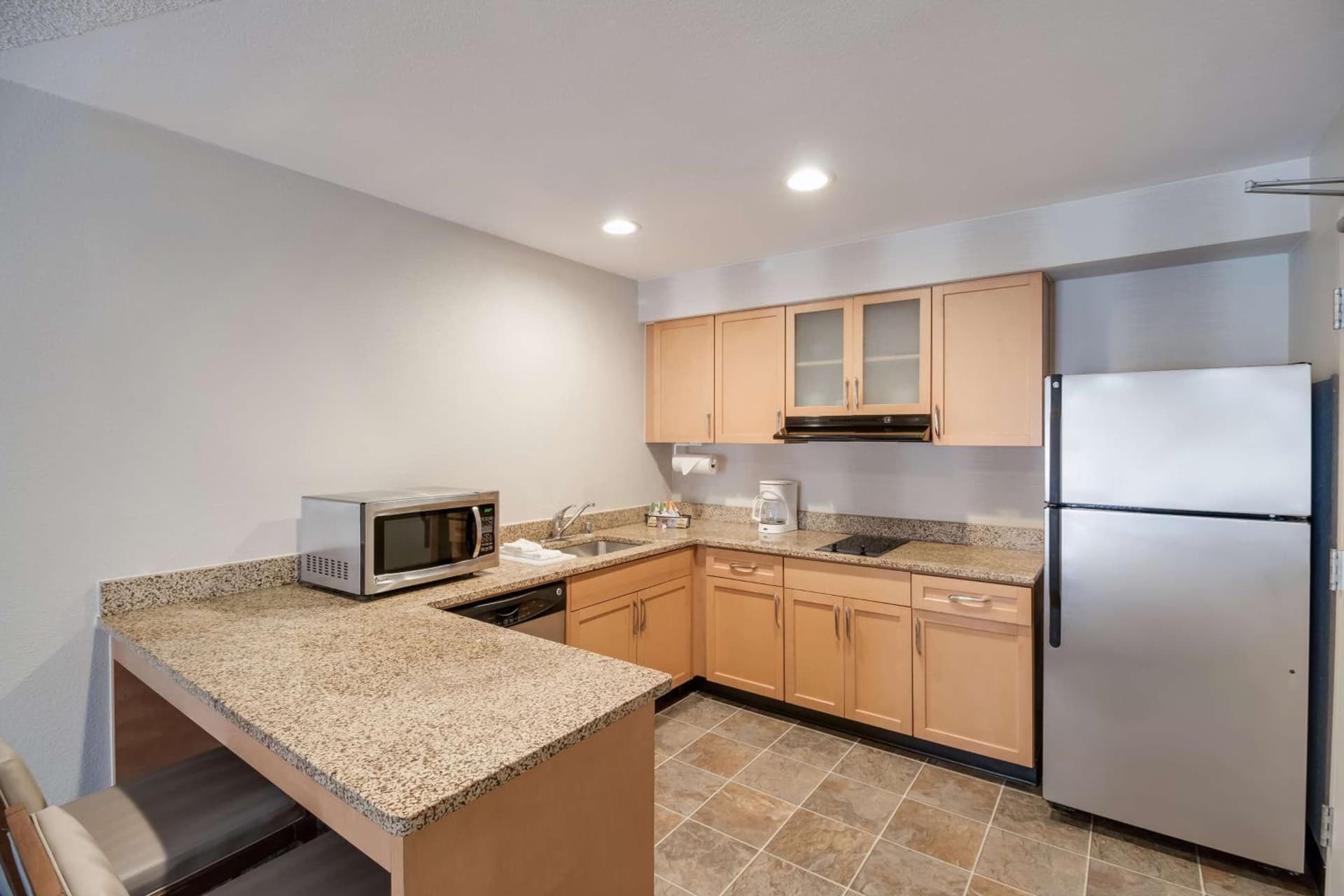 Sonesta ES Suites Huntington Beach Fountain Valley interior in Huntington Beach, CA — gallery photo 2