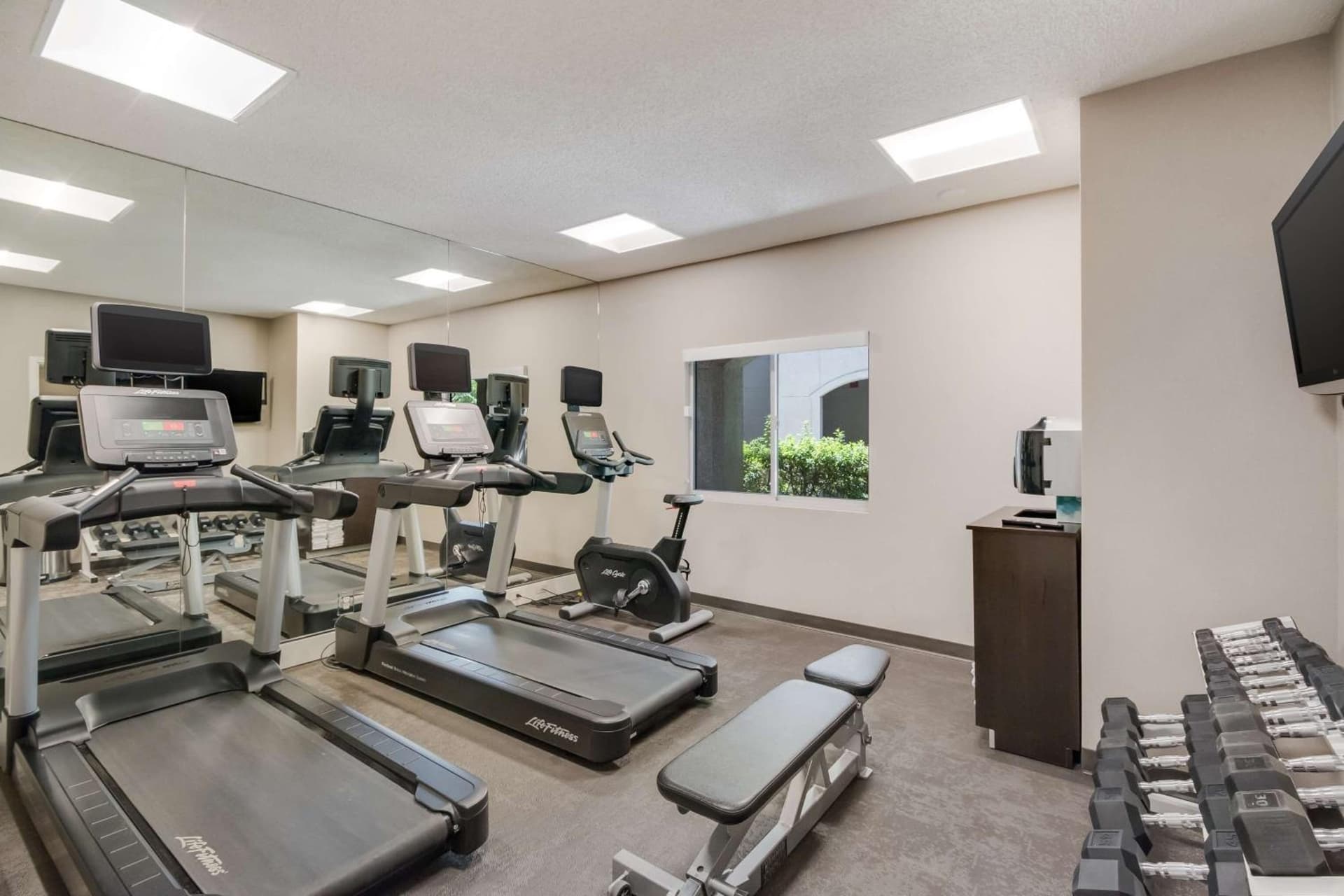 Sonesta ES Suites Huntington Beach Fountain Valley gallery photo in Huntington Beach, CA — image 5