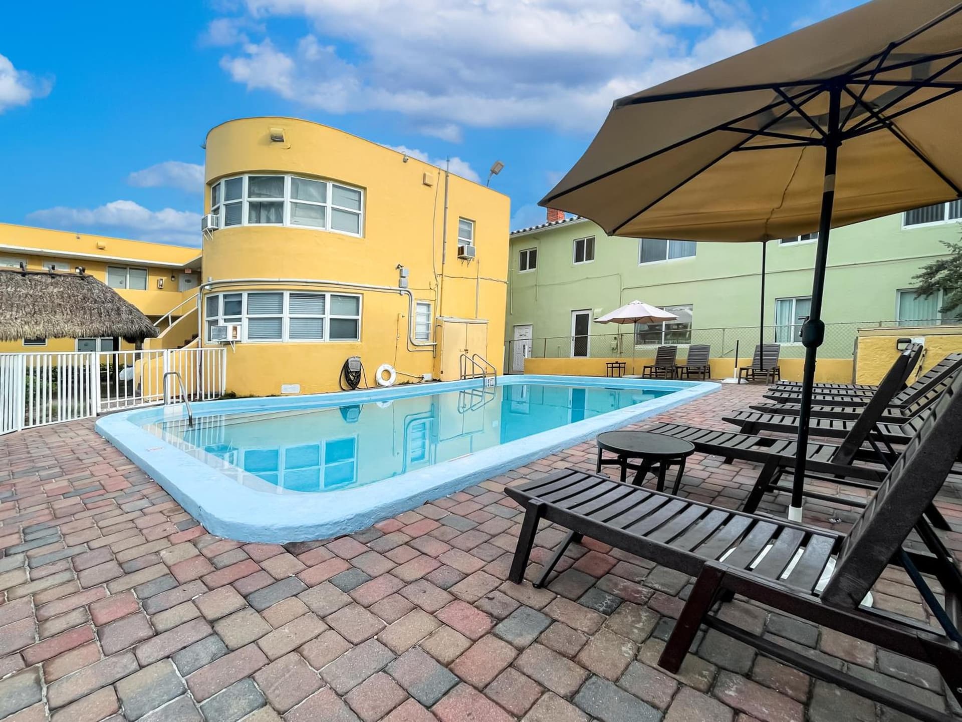 Hollywood Beach Seaside interior in Hollywood, FL — gallery photo 2