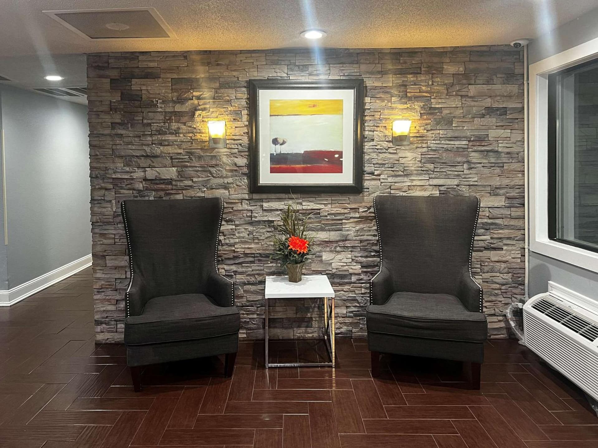 Days Inn & Suites by Wyndham Norton Shores/Muskegon gallery photo in Muskegon, MI — image 84
