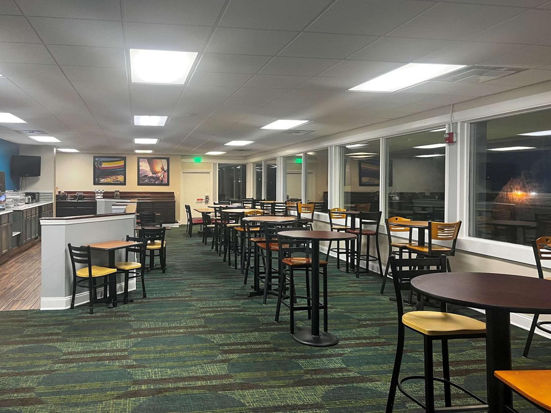 Days Inn & Suites by Wyndham Norton Shores/Muskegon gallery photo in Muskegon, MI — image 39