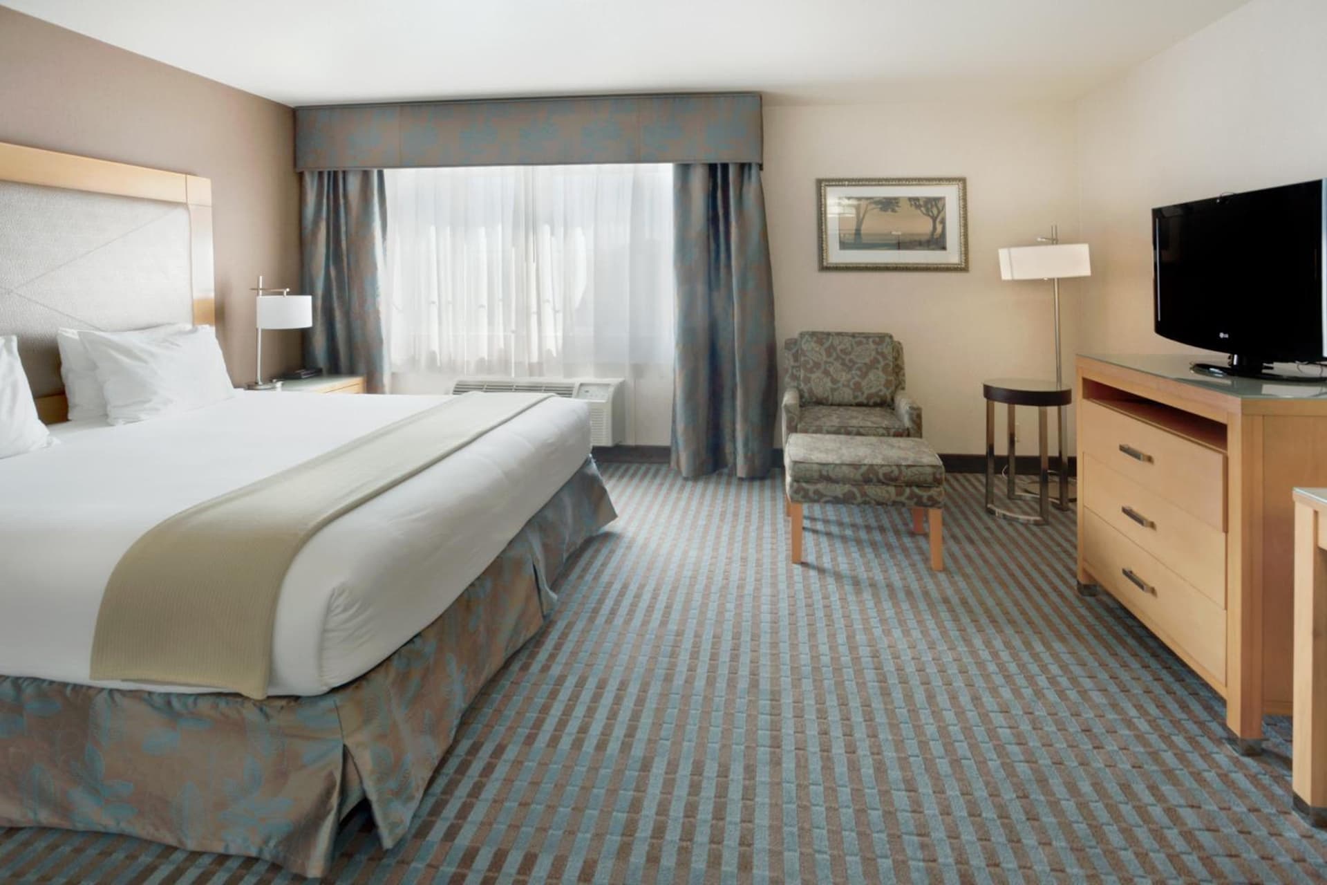Holiday Inn Express Monterey - Cannery Row by IHG property views in Monterey, CA — gallery photo 3