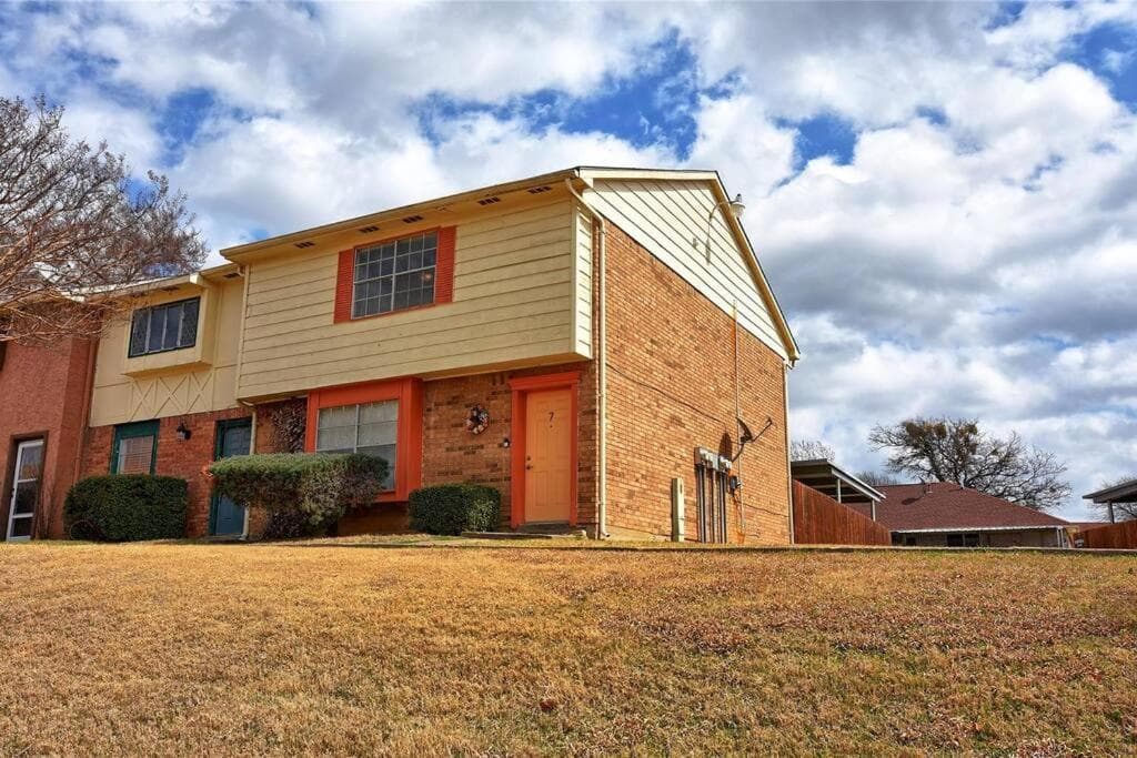 Mpressive Hideaway! featured exterior or lobby in Grand Prairie, TX — similar hotel