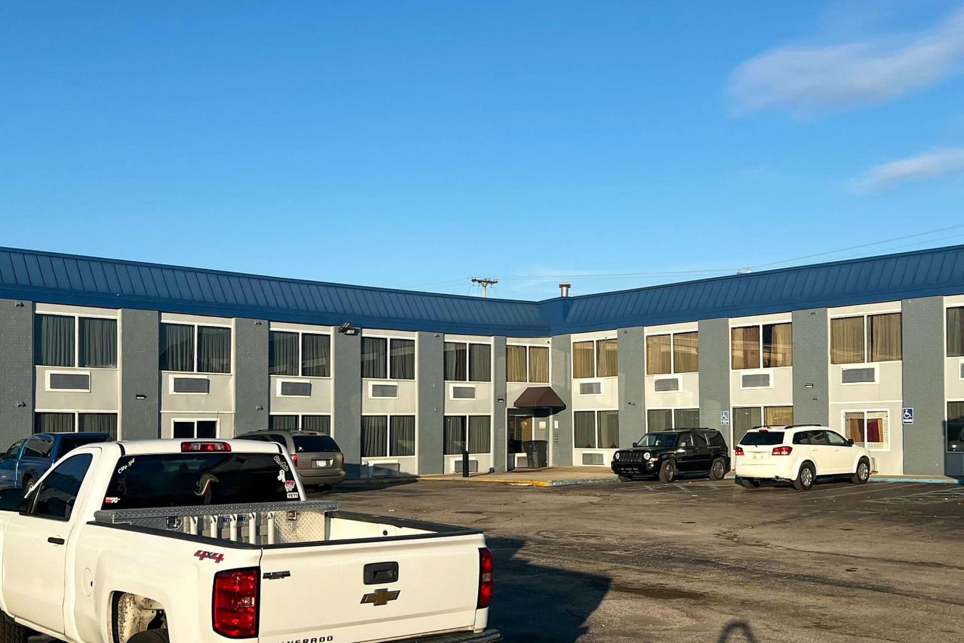 Days Inn & Suites by Wyndham Norton Shores/Muskegon gallery photo in Muskegon, MI — image 22