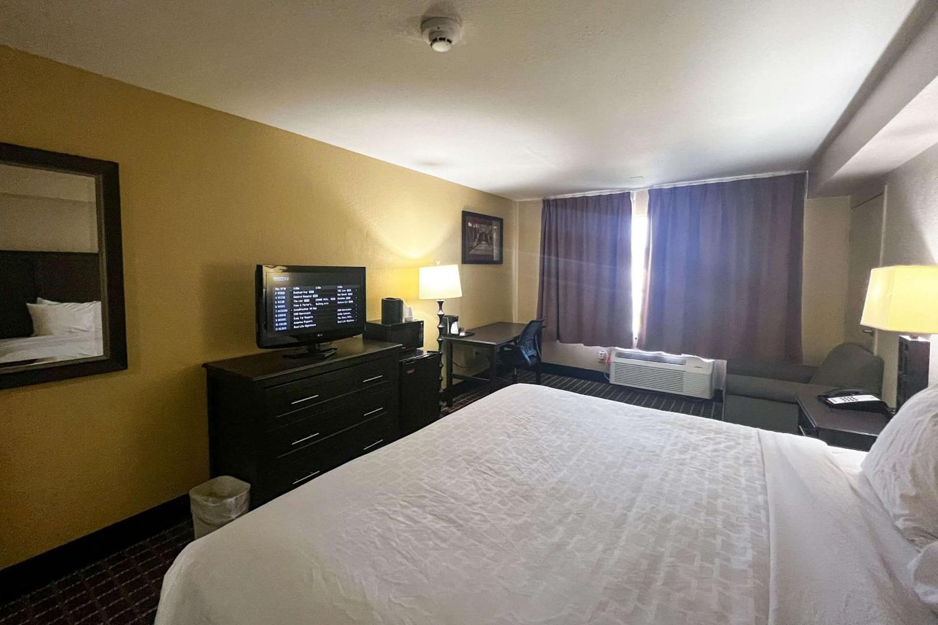 Days Inn & Suites by Wyndham Norton Shores/Muskegon gallery photo in Muskegon, MI — image 75