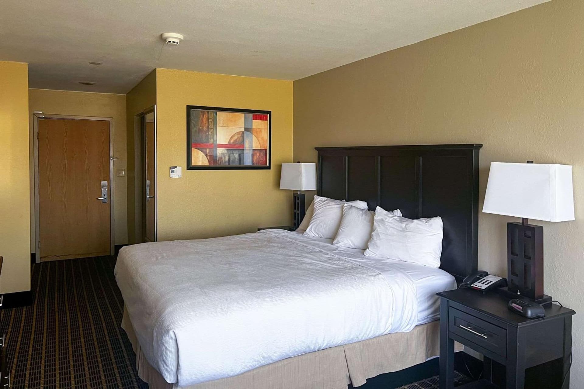 Days Inn & Suites by Wyndham Norton Shores/Muskegon gallery photo in Muskegon, MI — image 62