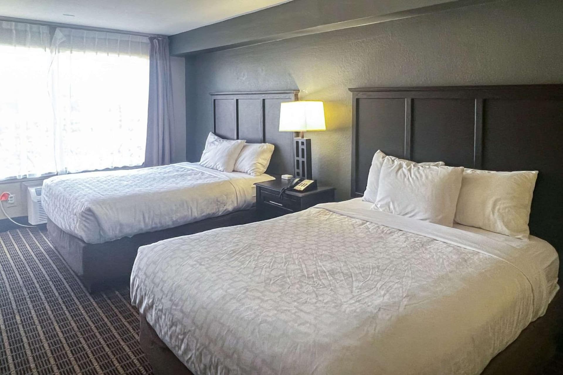 Days Inn & Suites by Wyndham Norton Shores/Muskegon gallery photo in Muskegon, MI — image 41