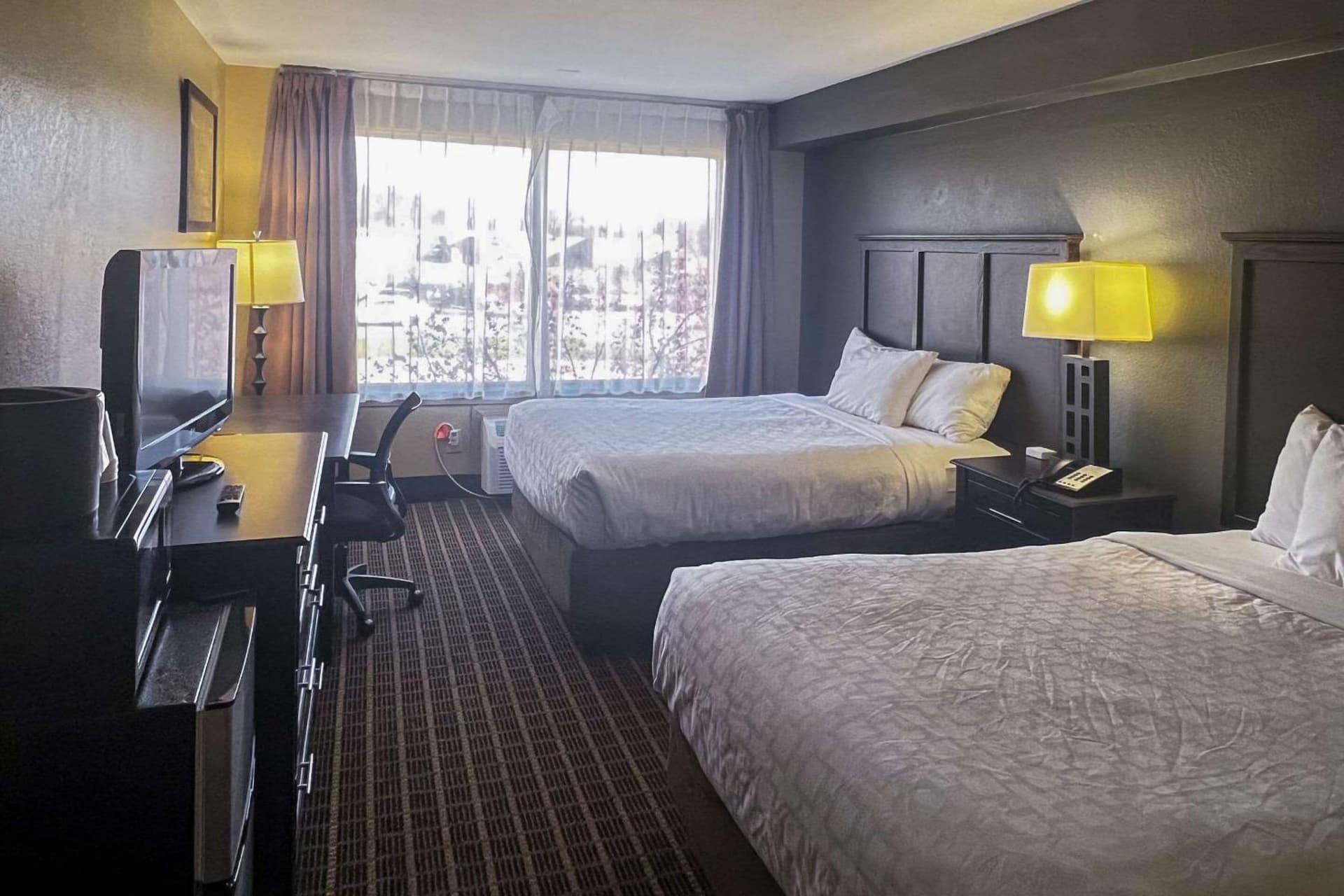 Days Inn & Suites by Wyndham Norton Shores/Muskegon gallery photo in Muskegon, MI — image 27