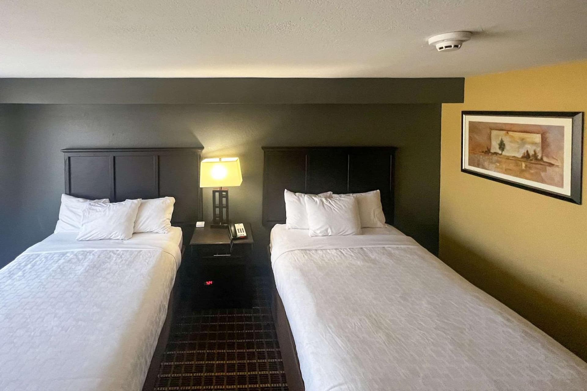Days Inn & Suites by Wyndham Norton Shores/Muskegon gallery photo in Muskegon, MI — image 40