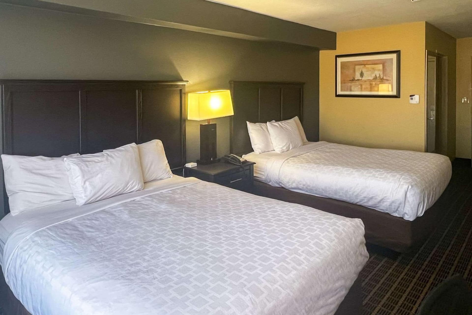 Days Inn & Suites by Wyndham Norton Shores/Muskegon gallery photo in Muskegon, MI — image 73