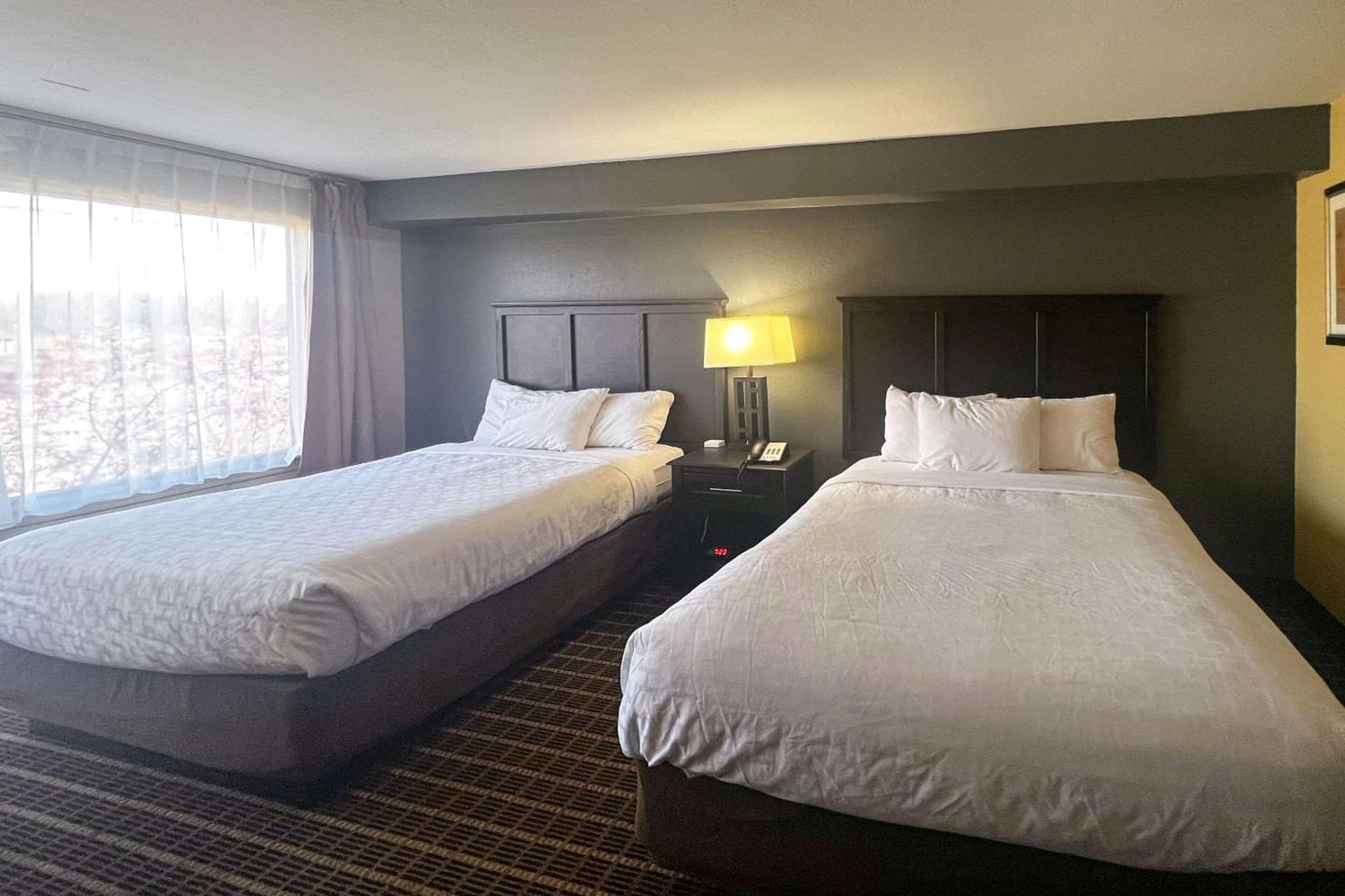Days Inn & Suites by Wyndham Norton Shores/Muskegon gallery photo in Muskegon, MI — image 56