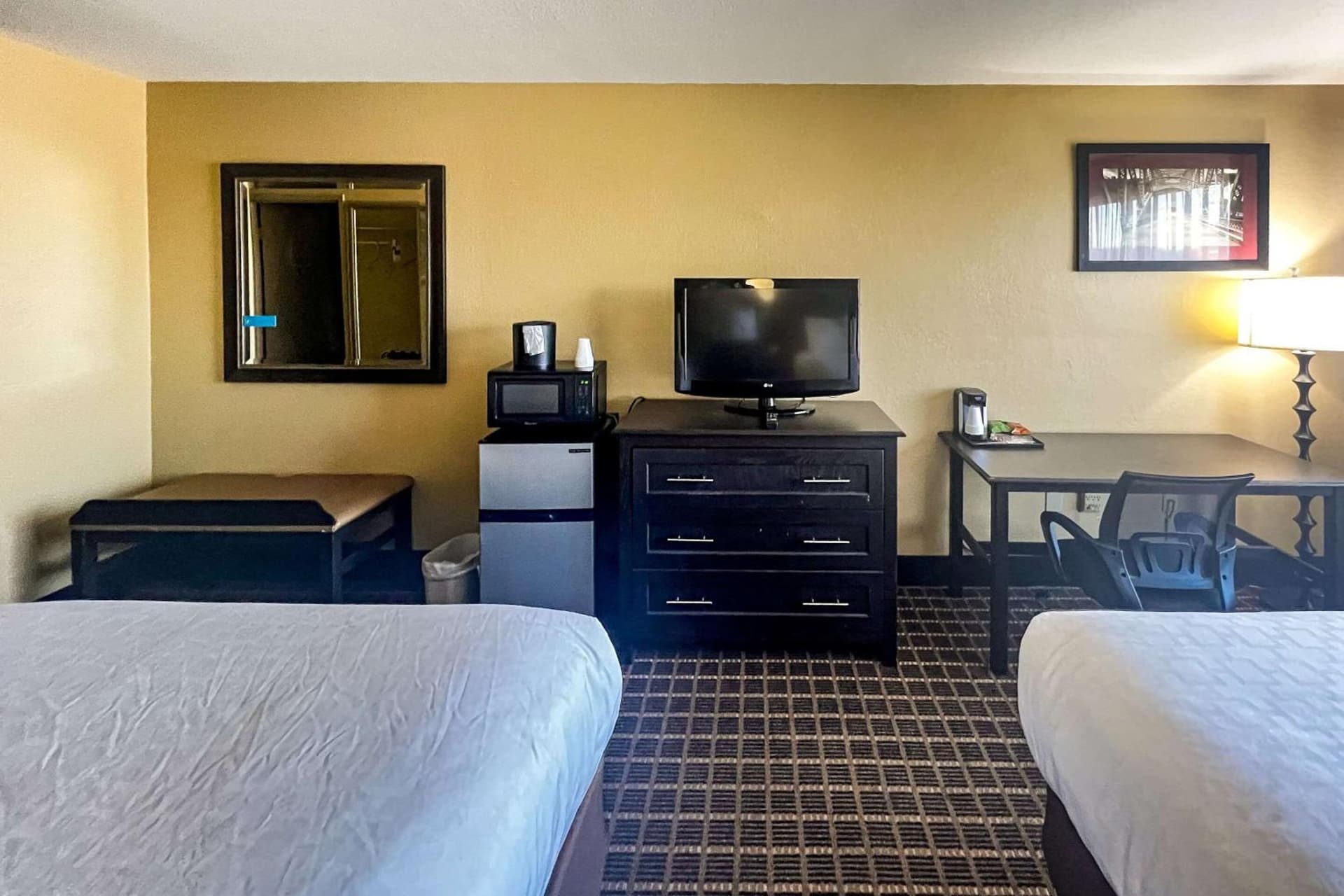 Days Inn & Suites by Wyndham Norton Shores/Muskegon gallery photo in Muskegon, MI — image 33
