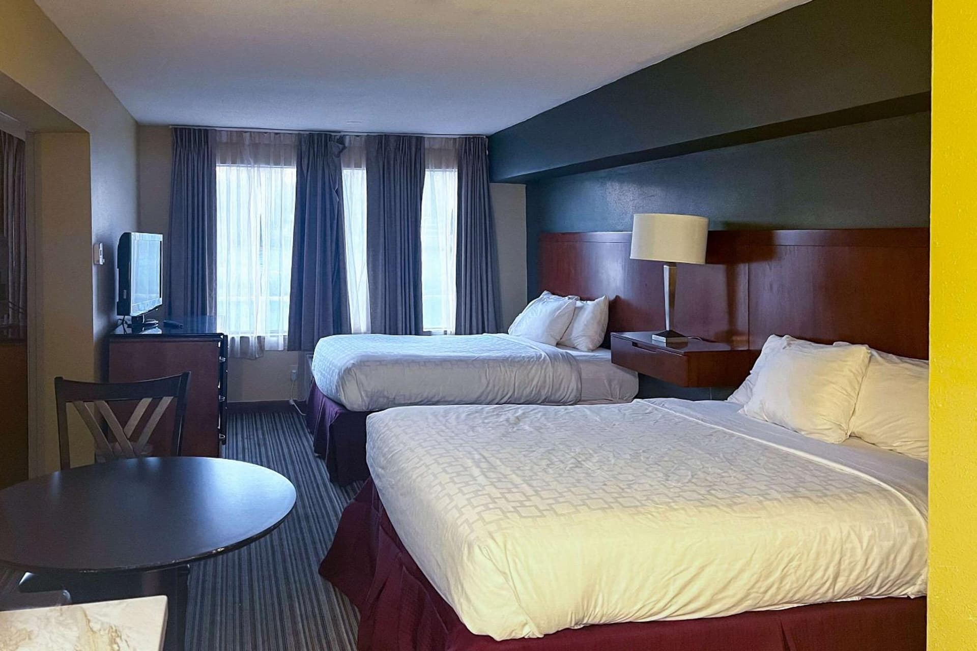 Days Inn & Suites by Wyndham Norton Shores/Muskegon gallery photo in Muskegon, MI — image 59