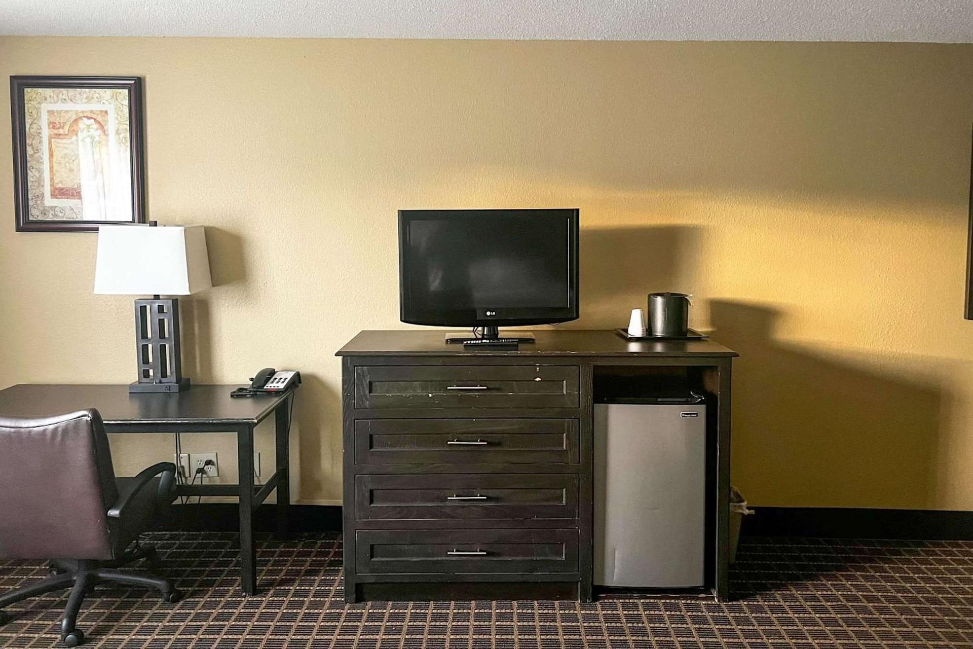 Days Inn & Suites by Wyndham Norton Shores/Muskegon gallery photo in Muskegon, MI — image 32