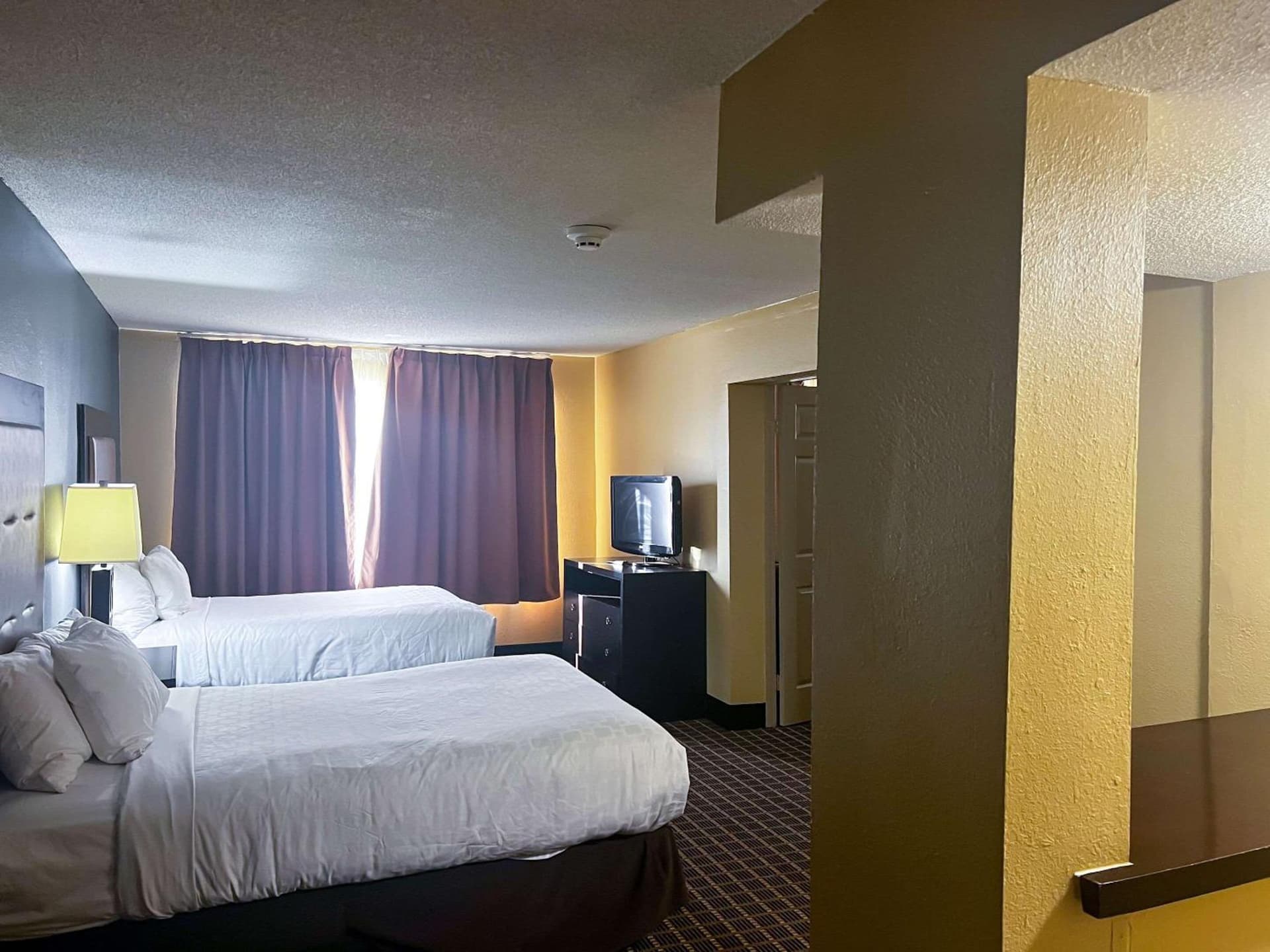 Days Inn & Suites by Wyndham Norton Shores/Muskegon gallery photo in Muskegon, MI — image 68
