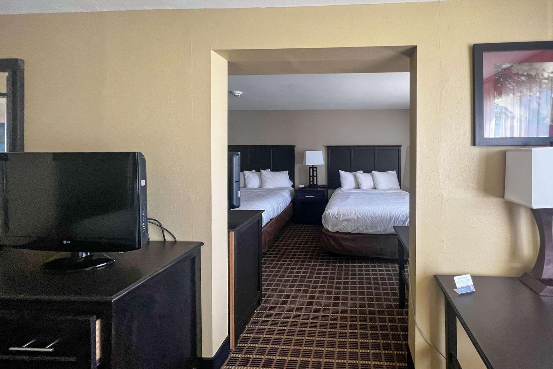 Days Inn & Suites by Wyndham Norton Shores/Muskegon gallery photo in Muskegon, MI — image 46