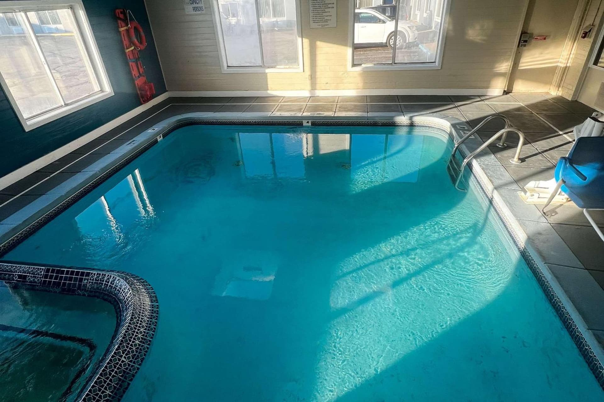 Days Inn & Suites by Wyndham Norton Shores/Muskegon gallery photo in Muskegon, MI — image 24