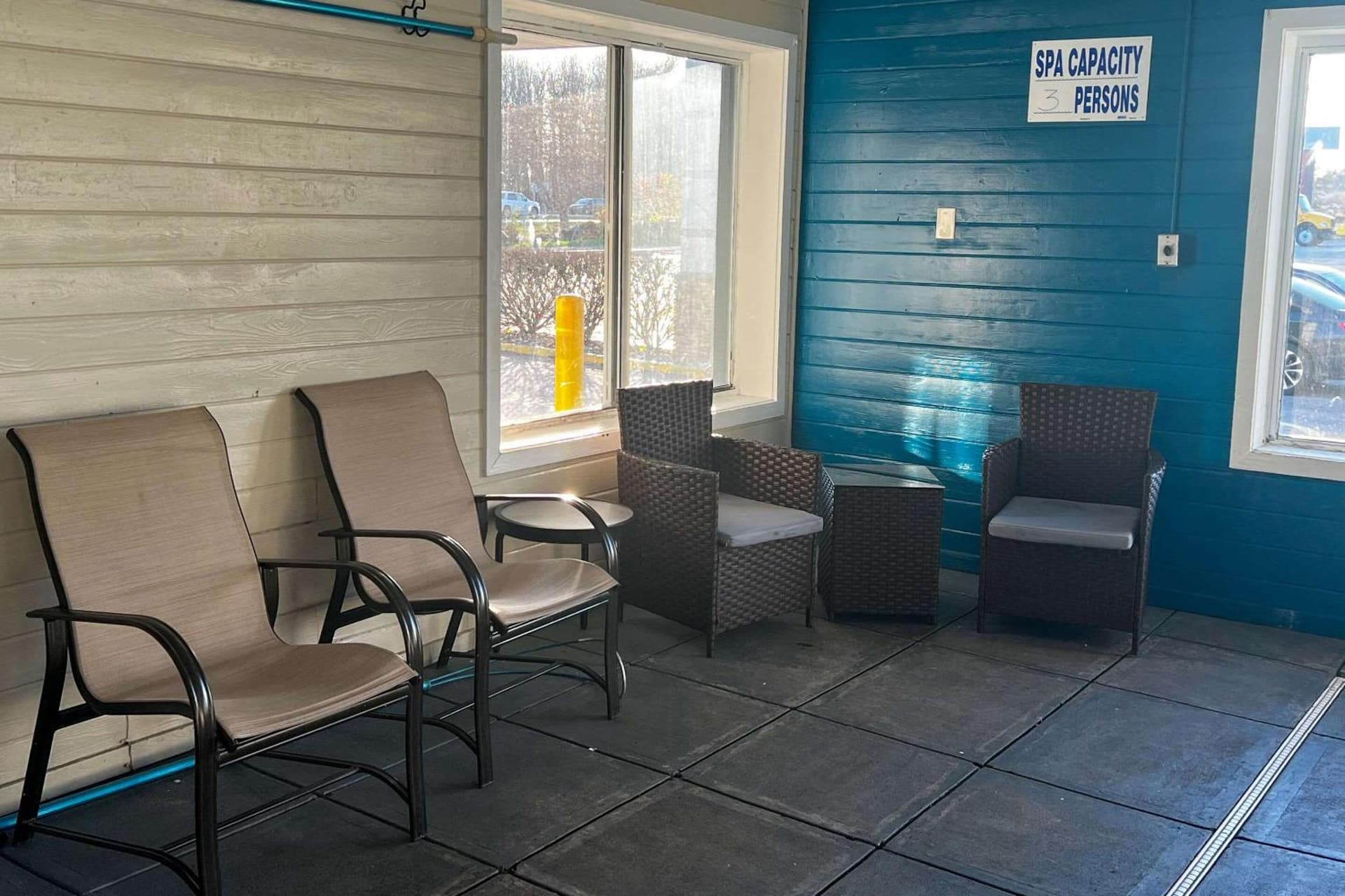 Days Inn & Suites by Wyndham Norton Shores/Muskegon gallery photo in Muskegon, MI — image 15