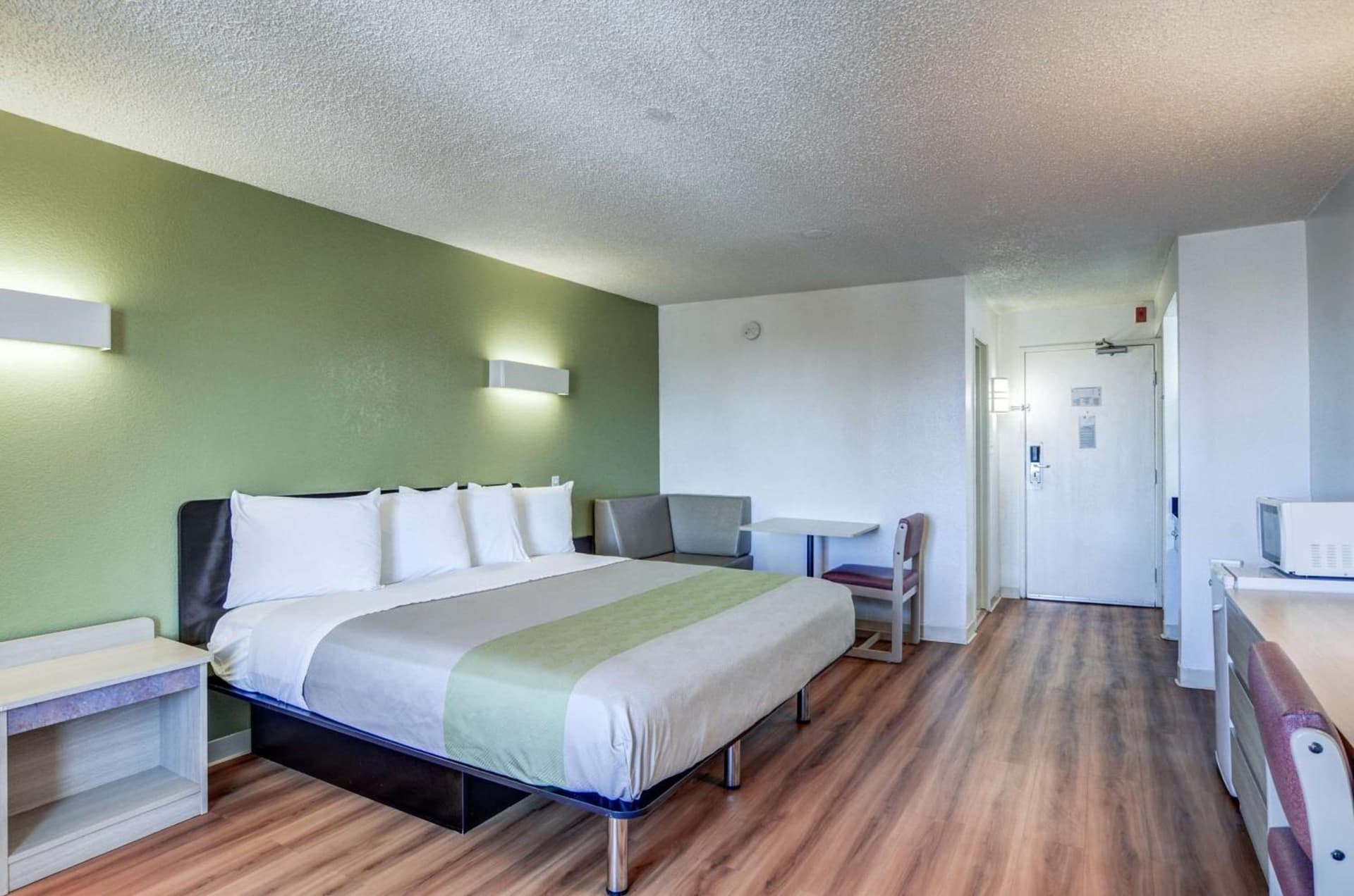 Motel 6-Greenwood Village, CO - Denver - South Tech Center interior in Greenwood Village, CO — gallery photo 2