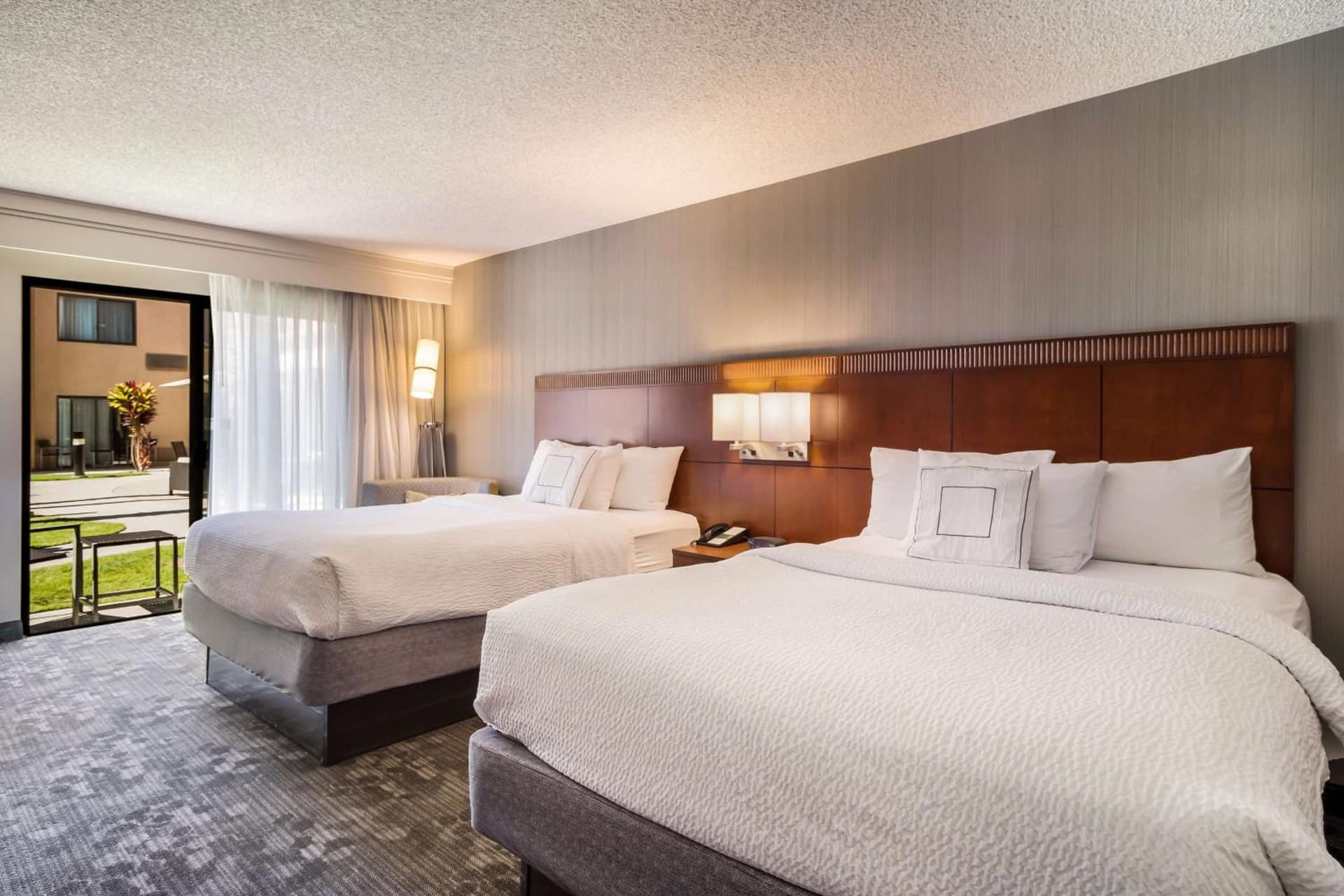 Sonesta Select Huntington Beach Fountain Valley interior in Huntington Beach, CA — gallery photo 2