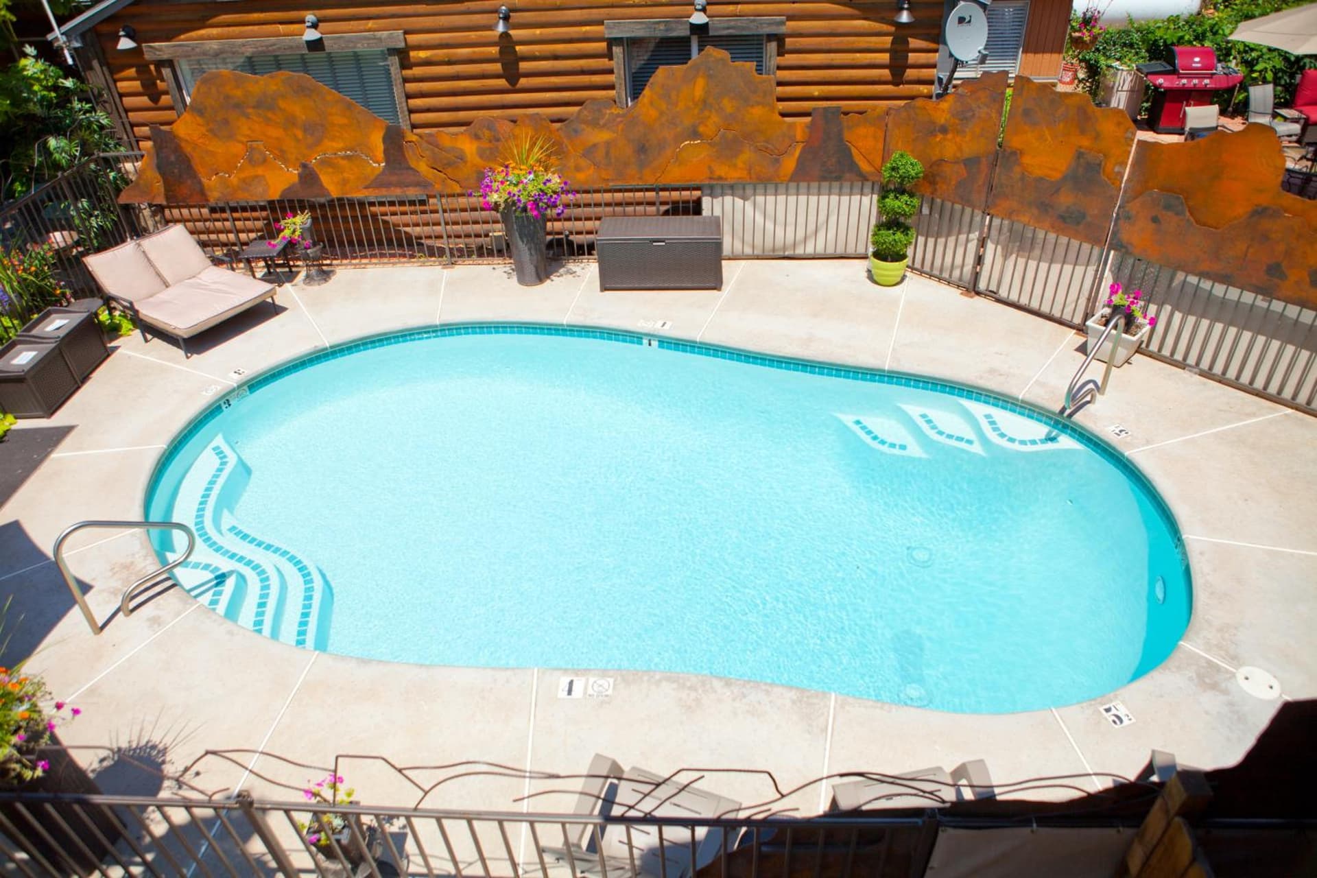 Canyons Boutique Hotel - A Canyons Collection Property interior in Kanab, UT — gallery photo 2