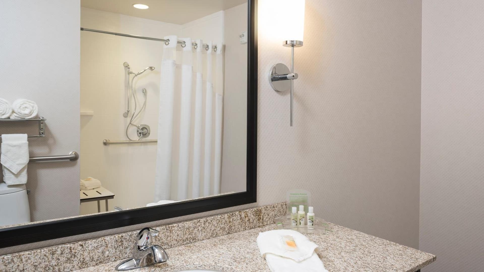 Holiday Inn Indianapolis Airport by IHG gallery photo in Indianapolis, IN — image 9