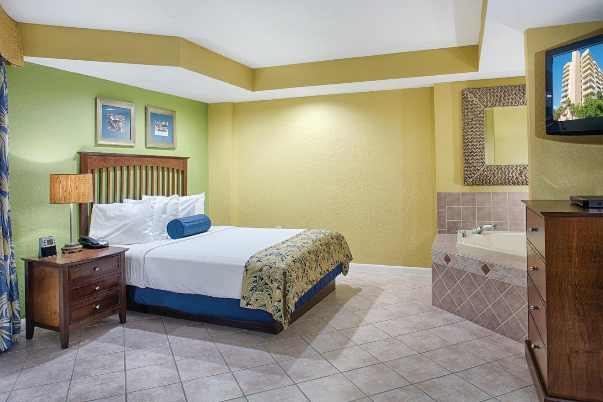 Club Wyndham Santa Barbara gallery photo in Pompano Beach, FL — image 14