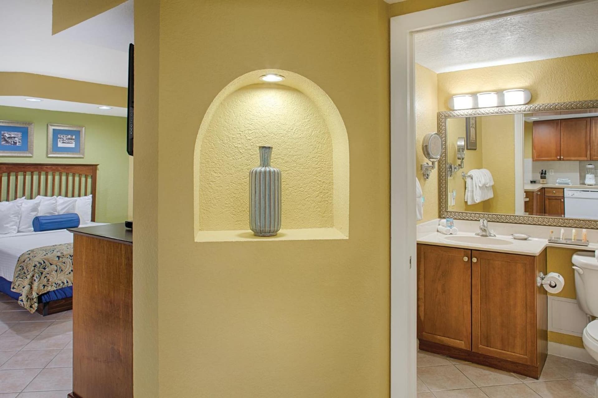 Club Wyndham Santa Barbara gallery photo in Pompano Beach, FL — image 4