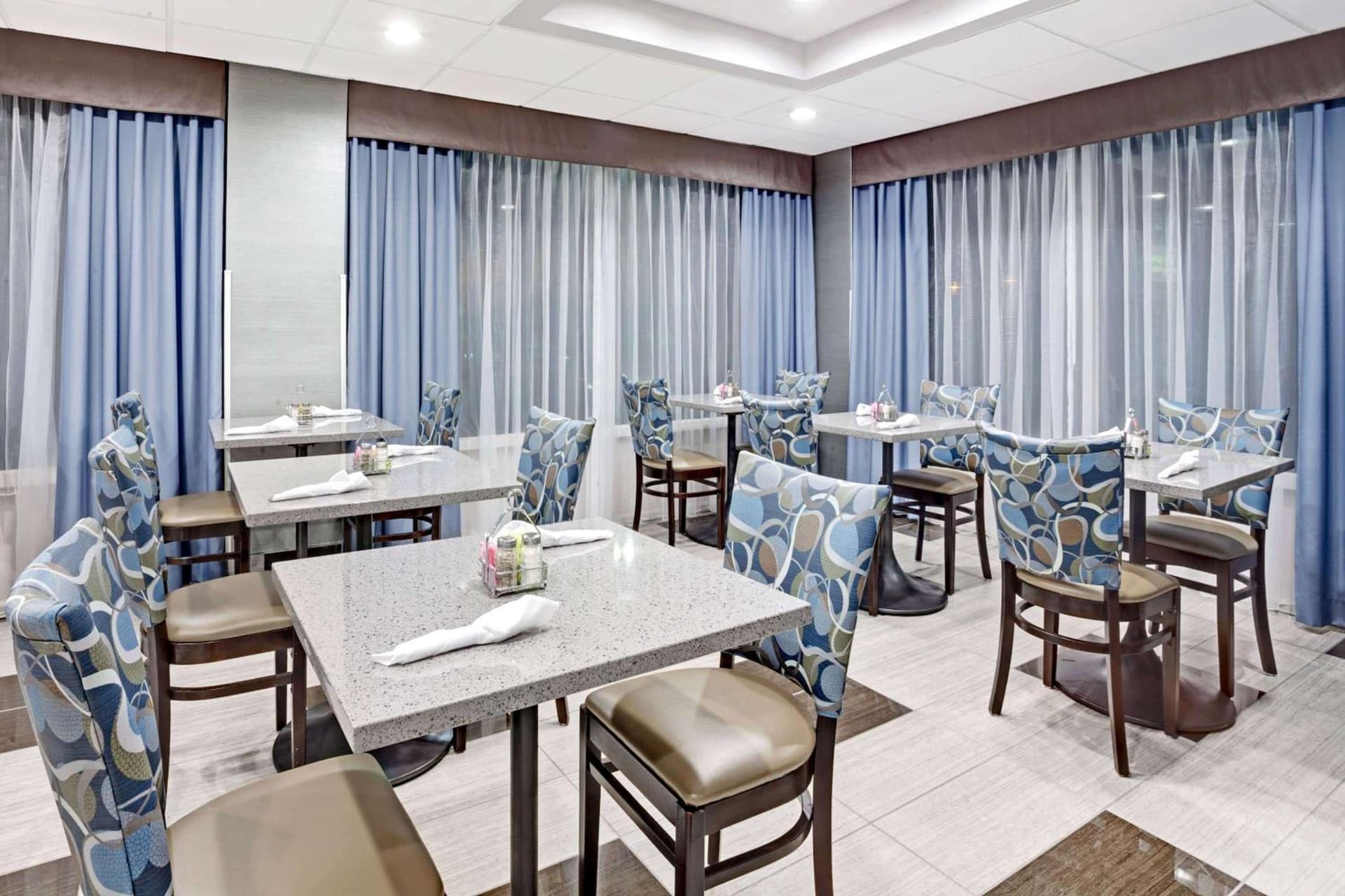 Wyndham Garden Charlotte Airport Southeast interior in Charlotte, NC — gallery photo 2