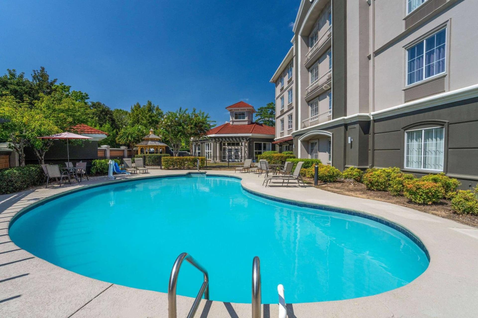 La Quinta by Wyndham Birmingham Hoover interior in Hoover, AL — gallery photo 2