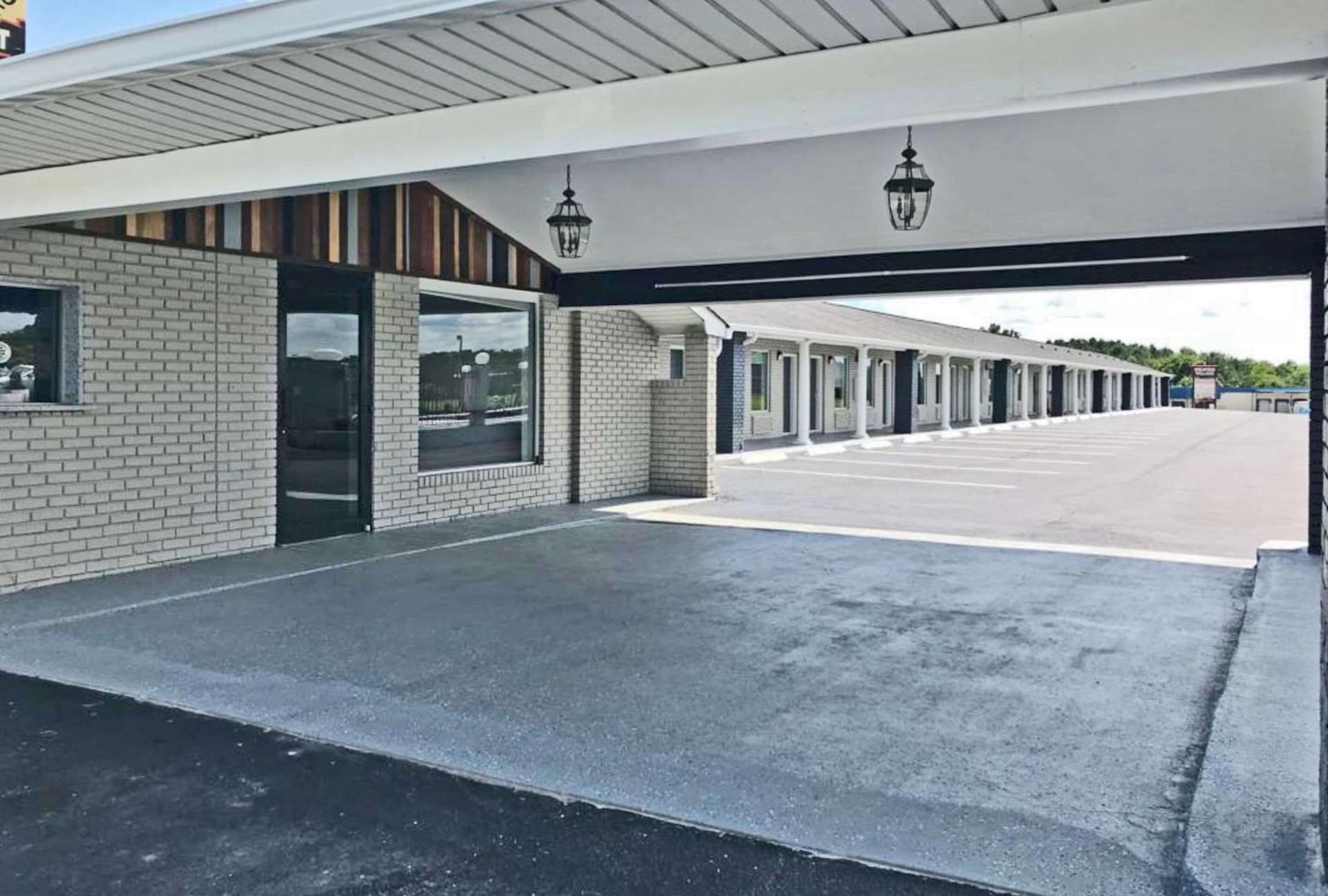 Rodeway Inn Calhoun South interior in Calhoun, GA — gallery photo 2
