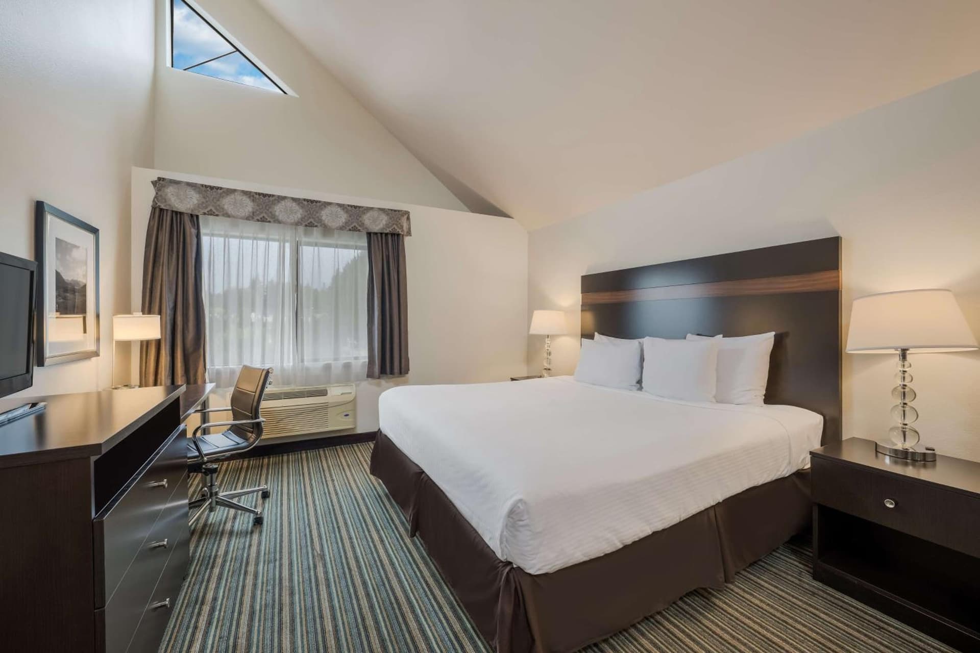 Best Western Alderwood interior in Lynnwood, WA — gallery photo 2