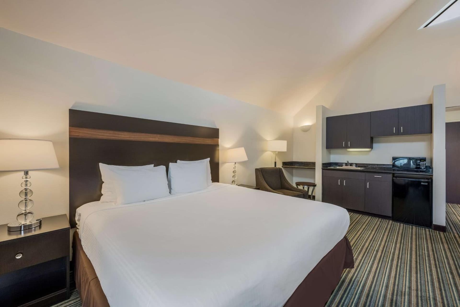 Best Western Alderwood interior in Lynnwood, WA — gallery photo 2