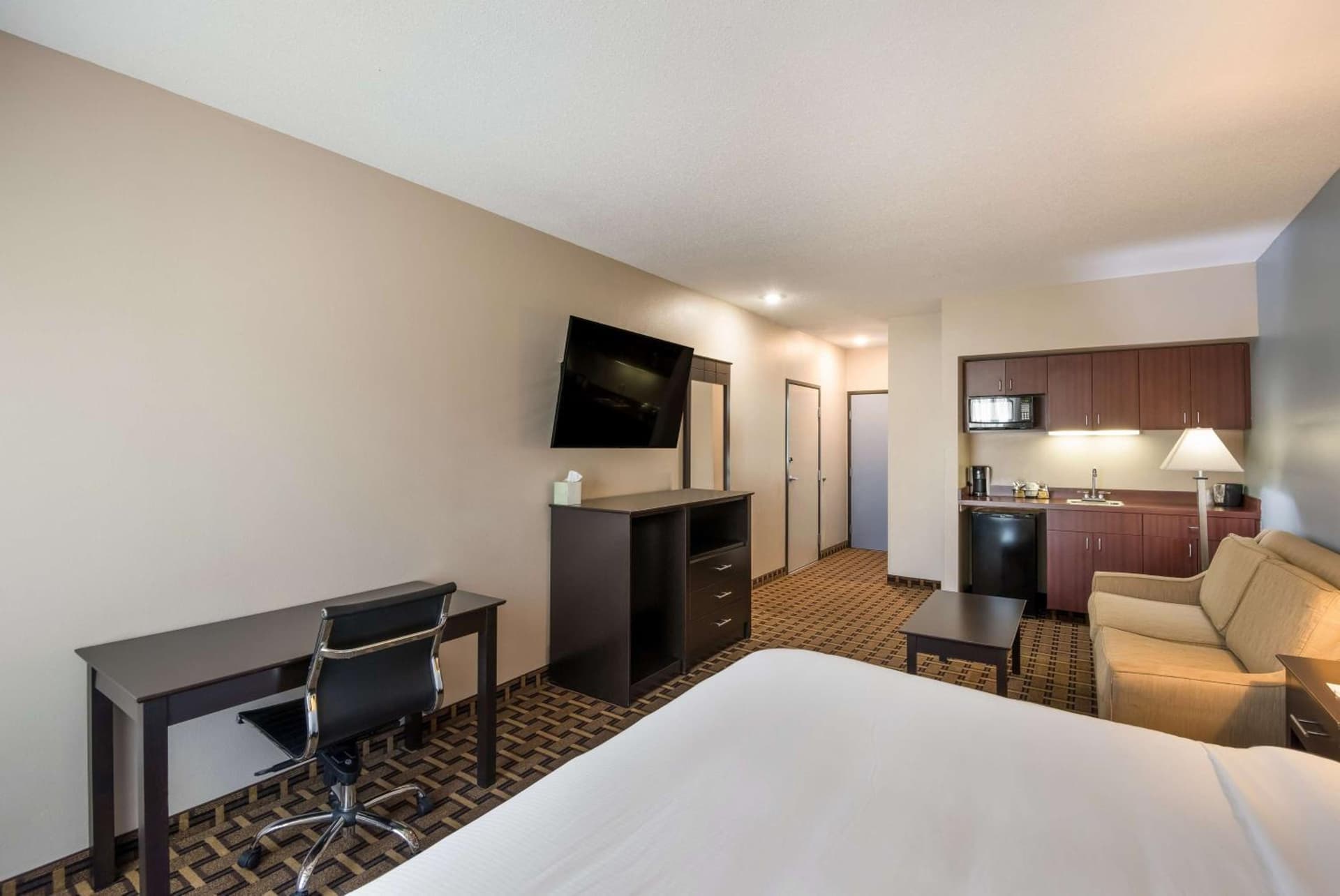 SureStay Plus Hotel by Best Western Coralville Iowa City gallery photo in Coralville, IA — image 43