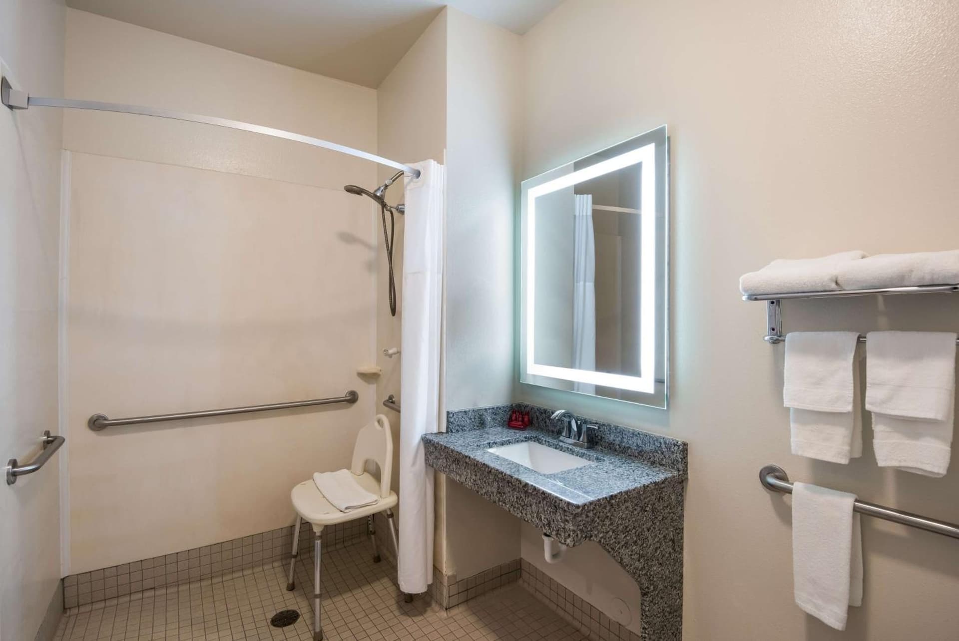 SureStay Plus Hotel by Best Western Coralville Iowa City gallery photo in Coralville, IA — image 5