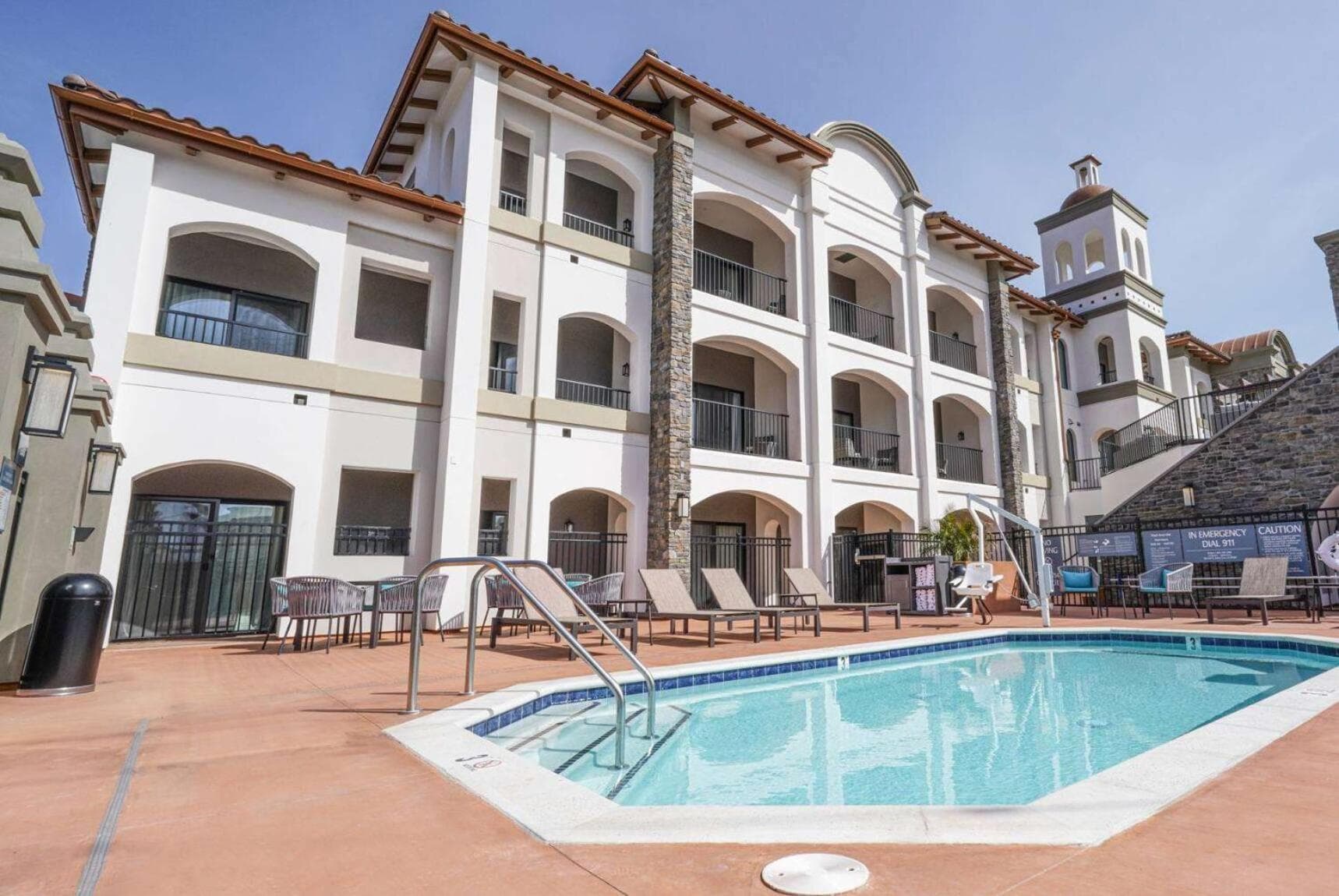 La Quinta Inn & Suites by Wyndham Santa Cruz gallery photo in Santa Cruz, CA — image 4
